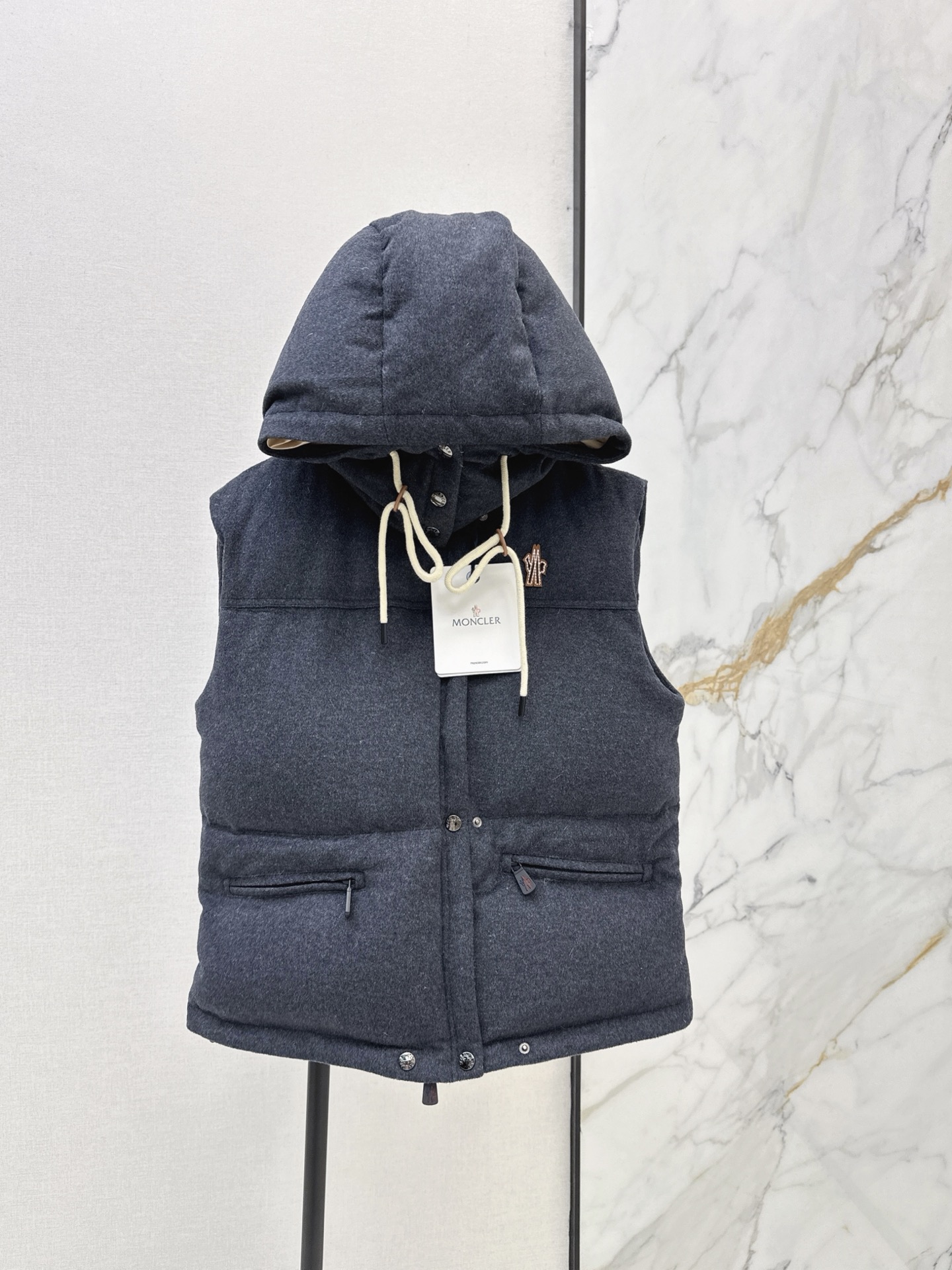 Monc 26fw detachable sleeve down jacket