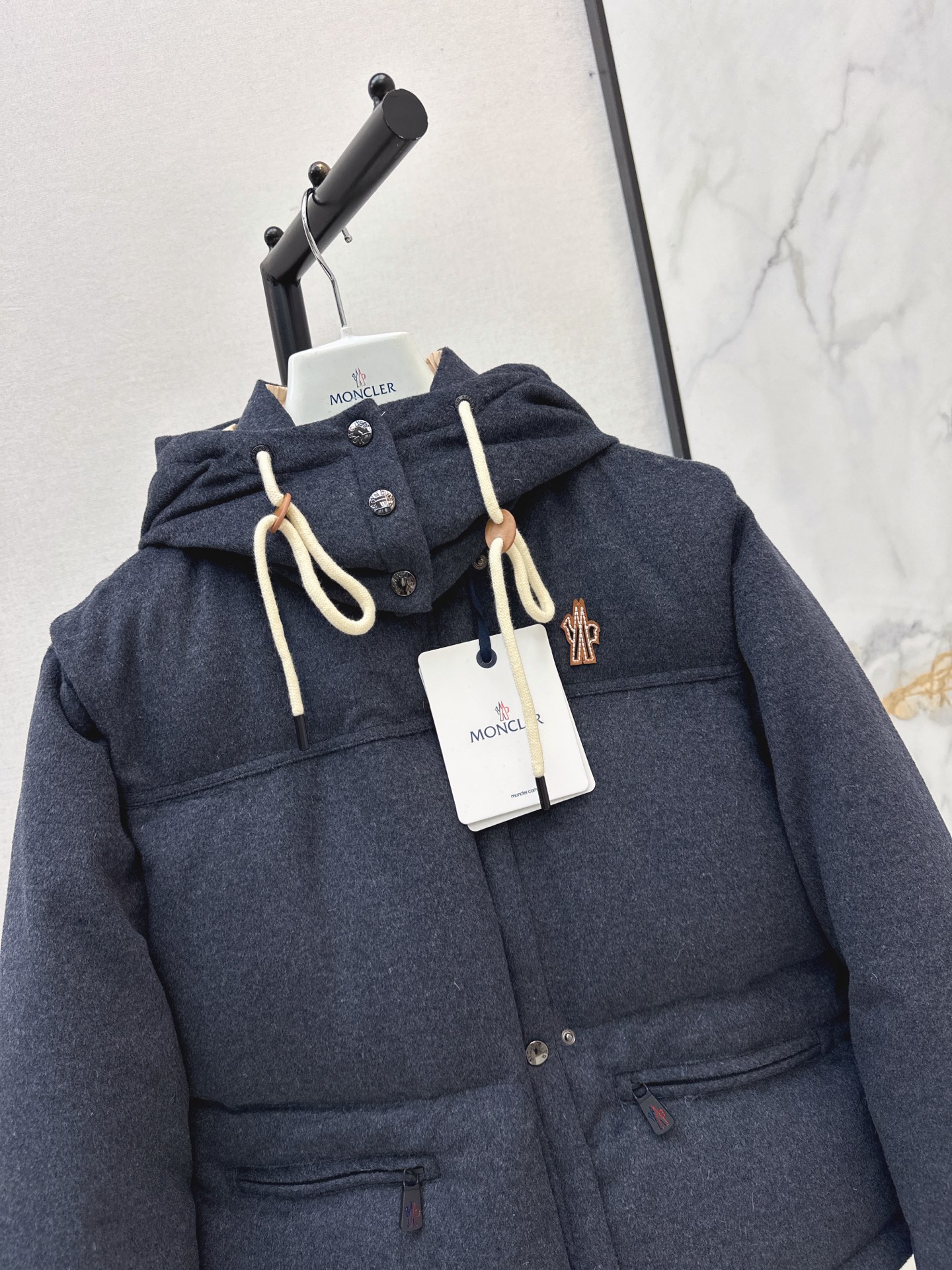 Monc 26fw detachable sleeve down jacket