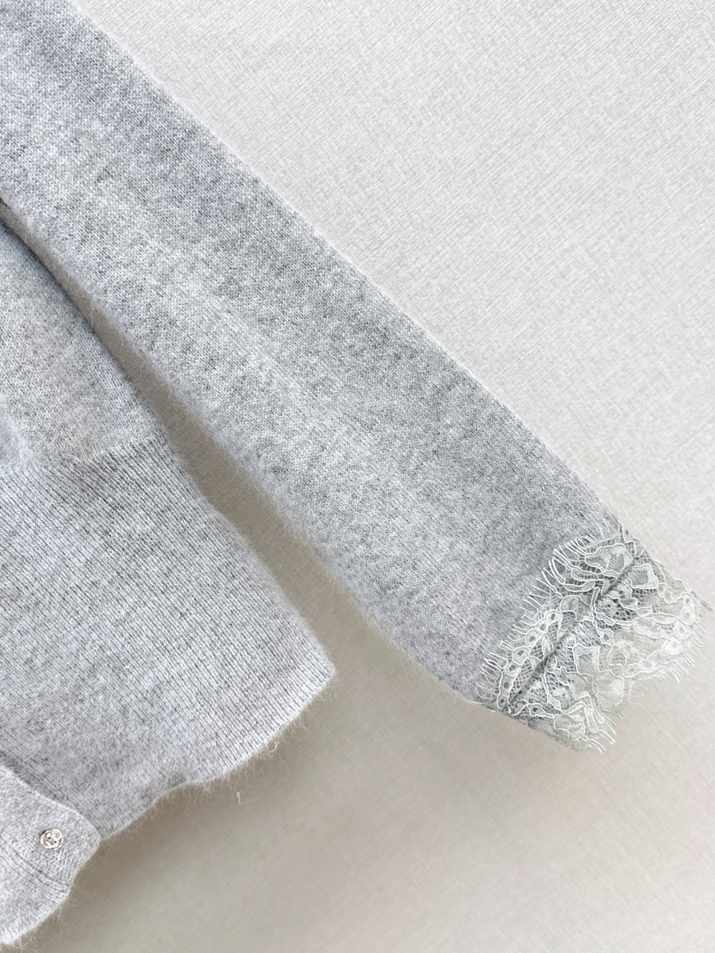 ES 26fw lace contract knit sweater