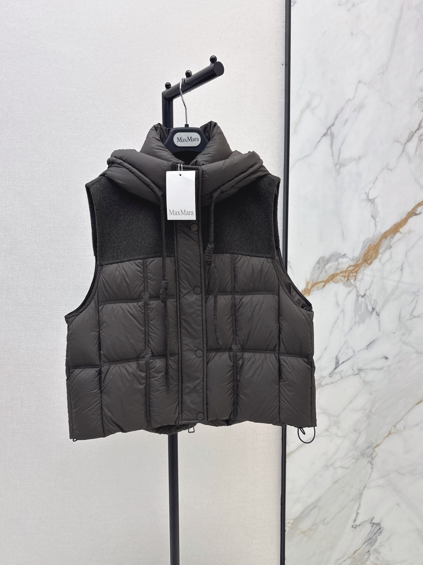 Max 26fw knit contract hooded down vest