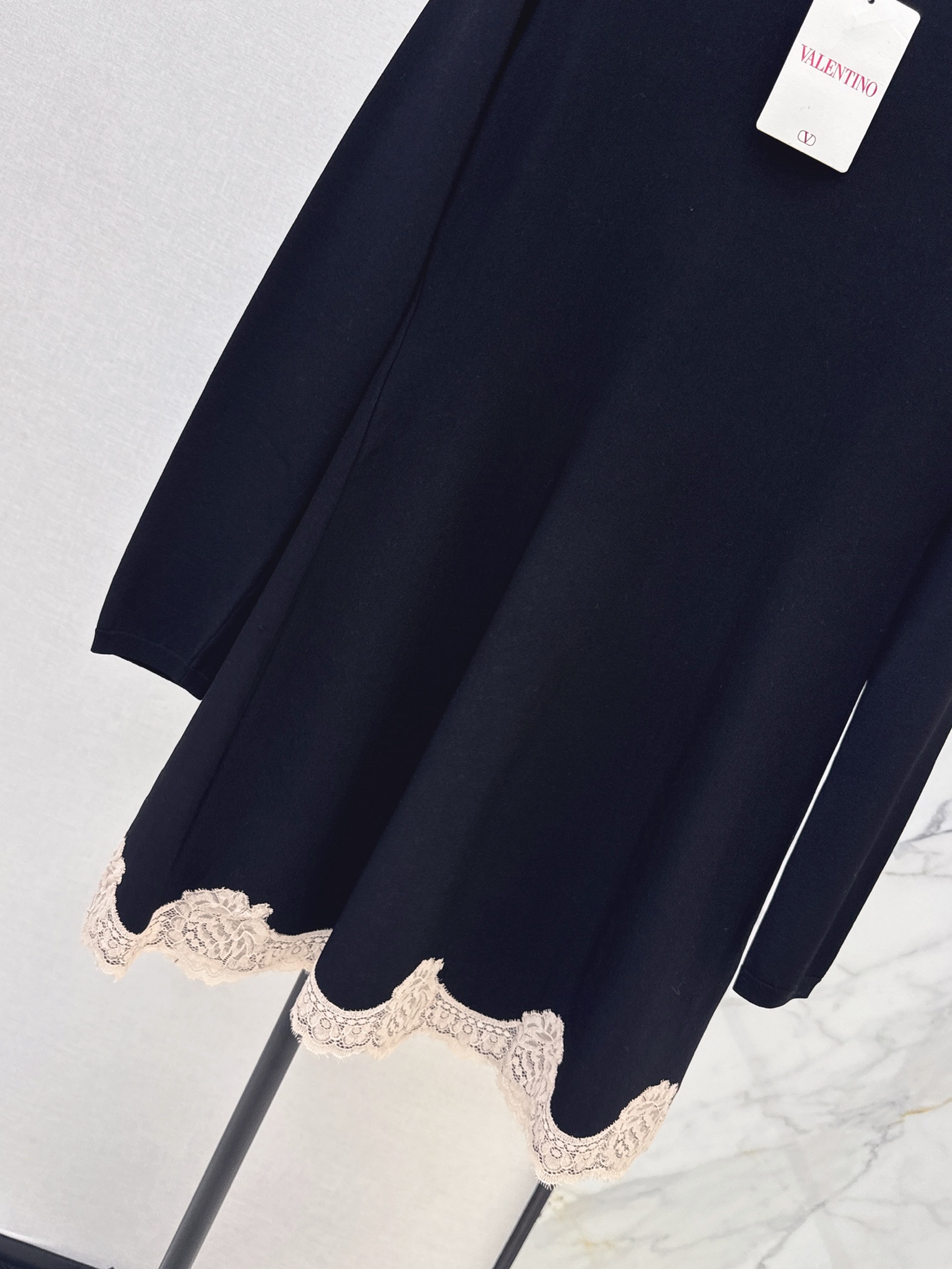 Valen 26fw lace contract knit dress