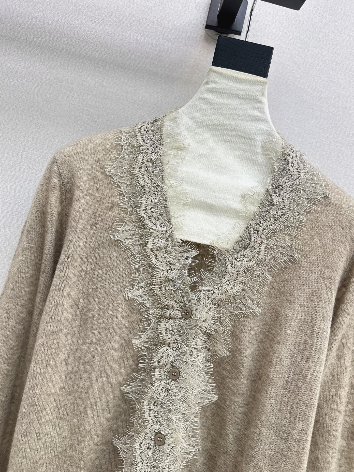 ES 26fw lace contract knit cardigan