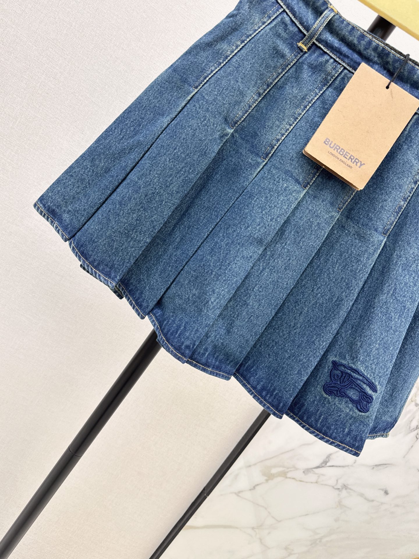 Bur 26fw pleated denim skirt