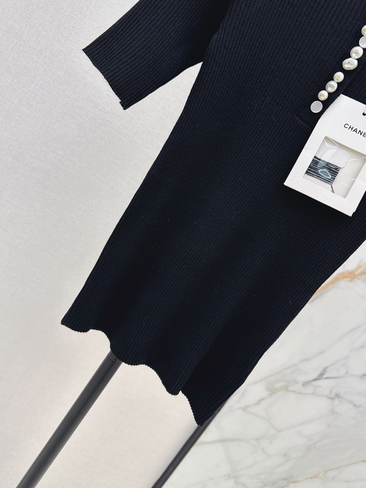 Chan 26fw pearl buttons knit top