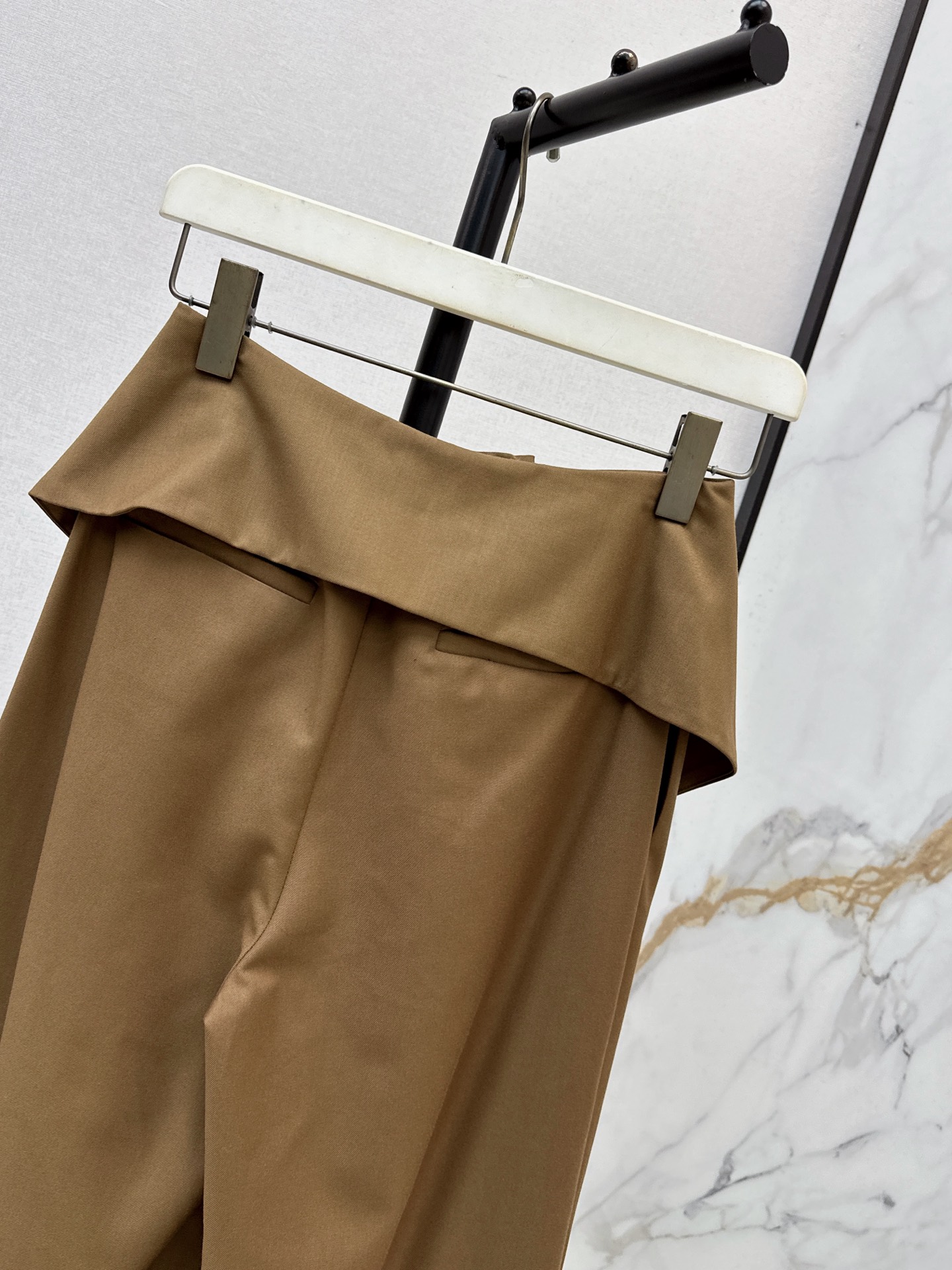 Loe 26fw asymmetric wide-leg pants