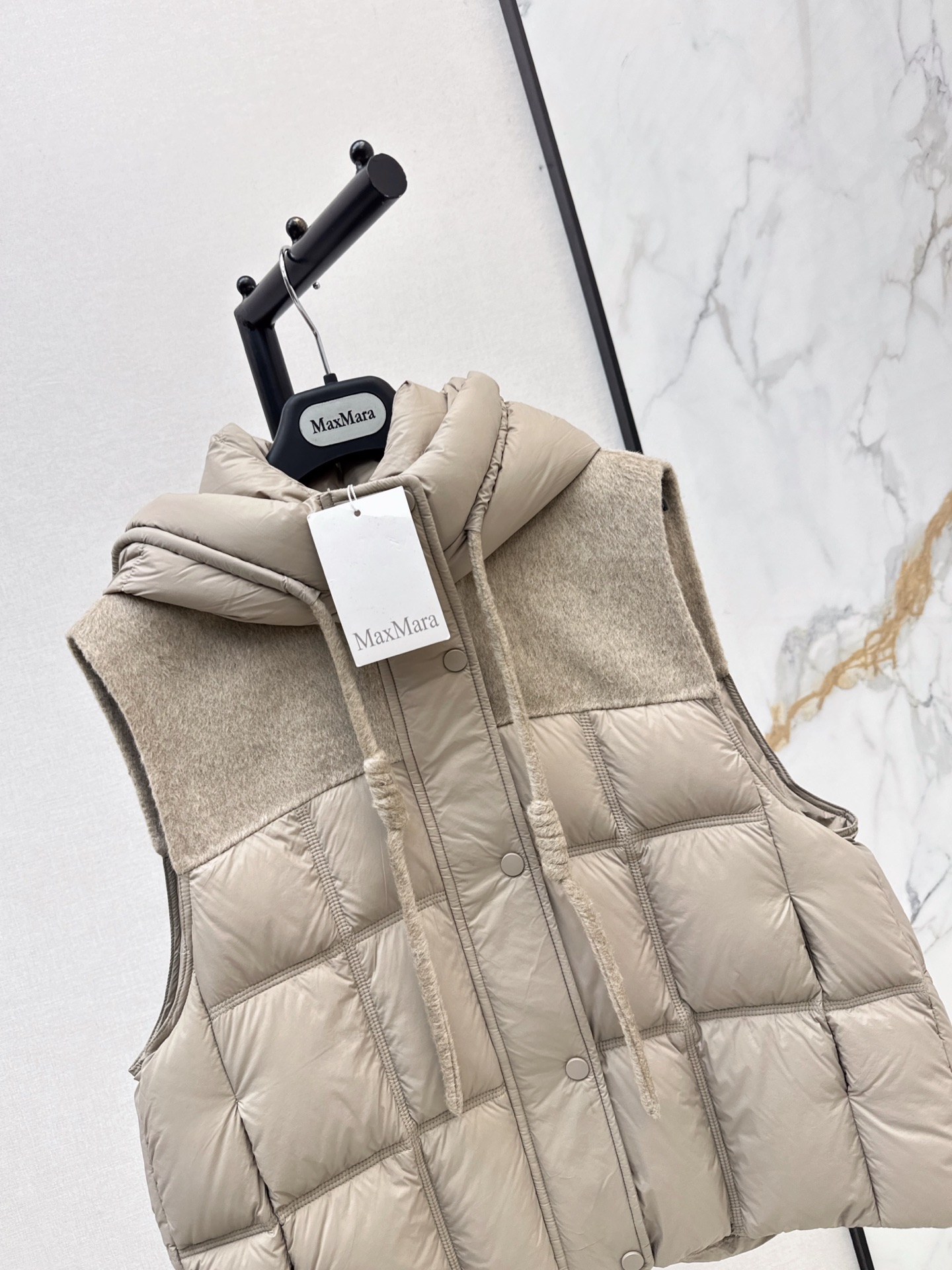 Max 26fw knit contract hooded down vest