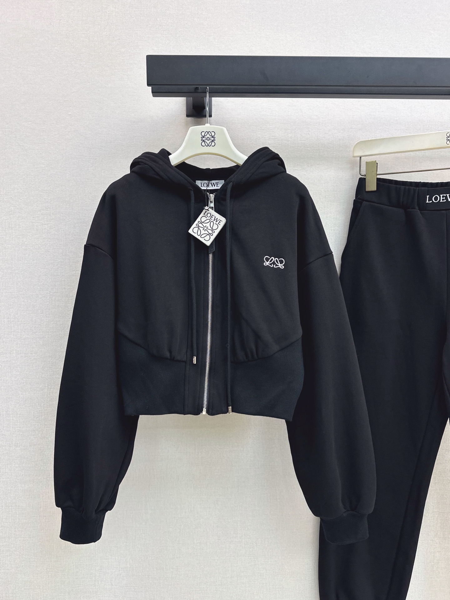 Loe 26fw embroidery hooded jacket pants sets