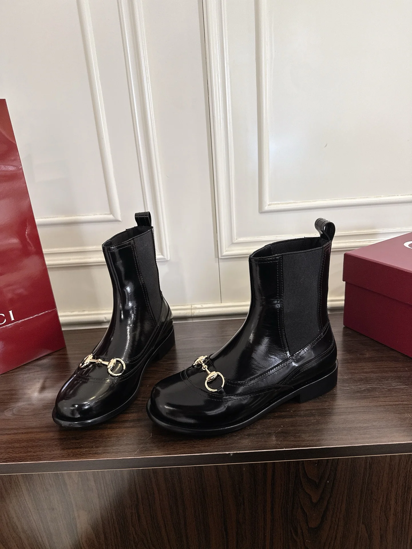 Gucc 25fw combat boots