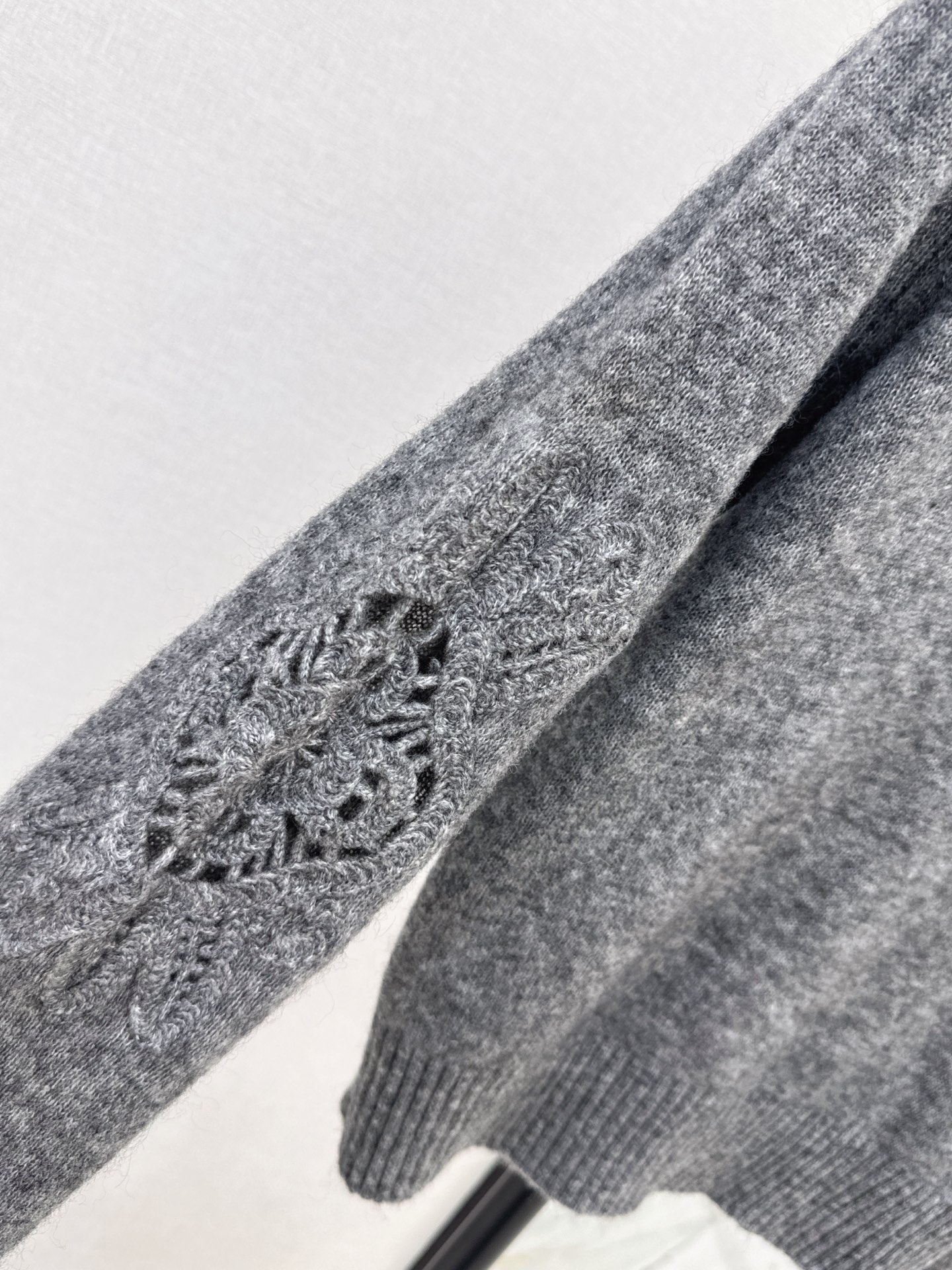 Brun 26fw hollow contract knit sweater