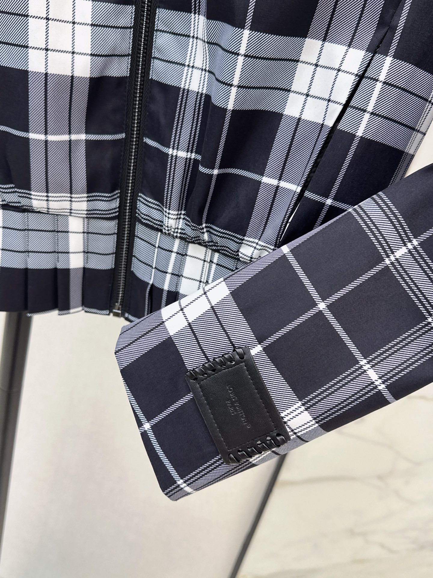Loui 26fw check cropped jacket