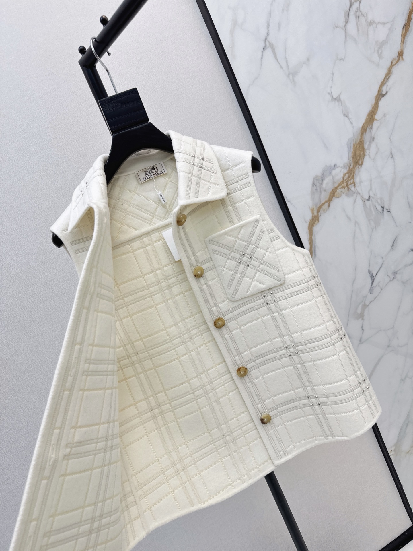 Her 26fw embroidery woole vest
