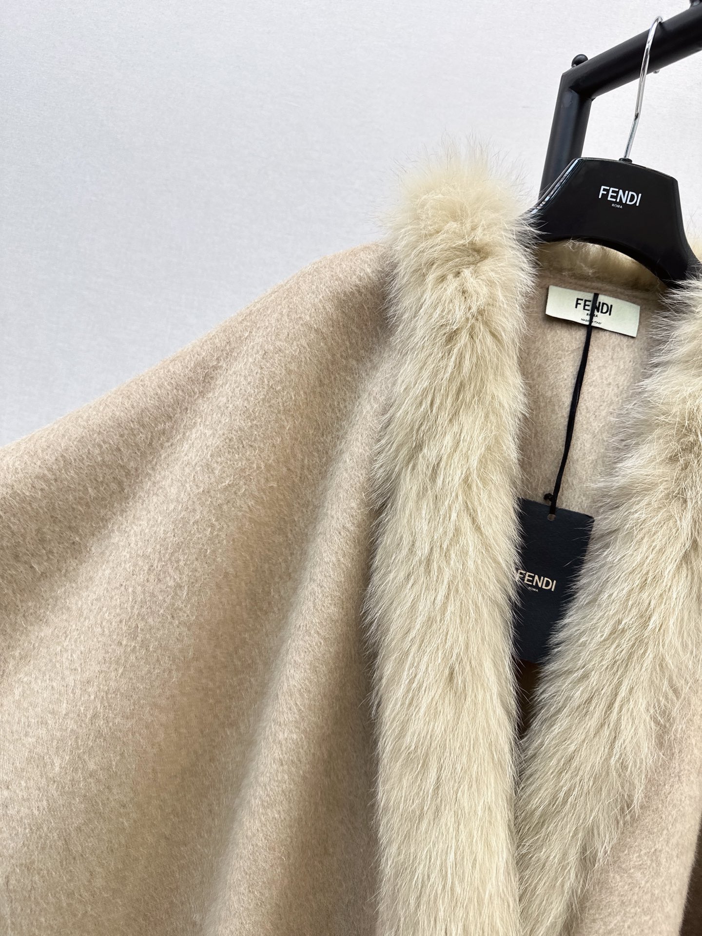 Fen 26fw fox-trim woolen cape jacket