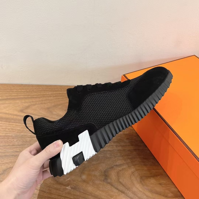 Herm bouncing sneakers