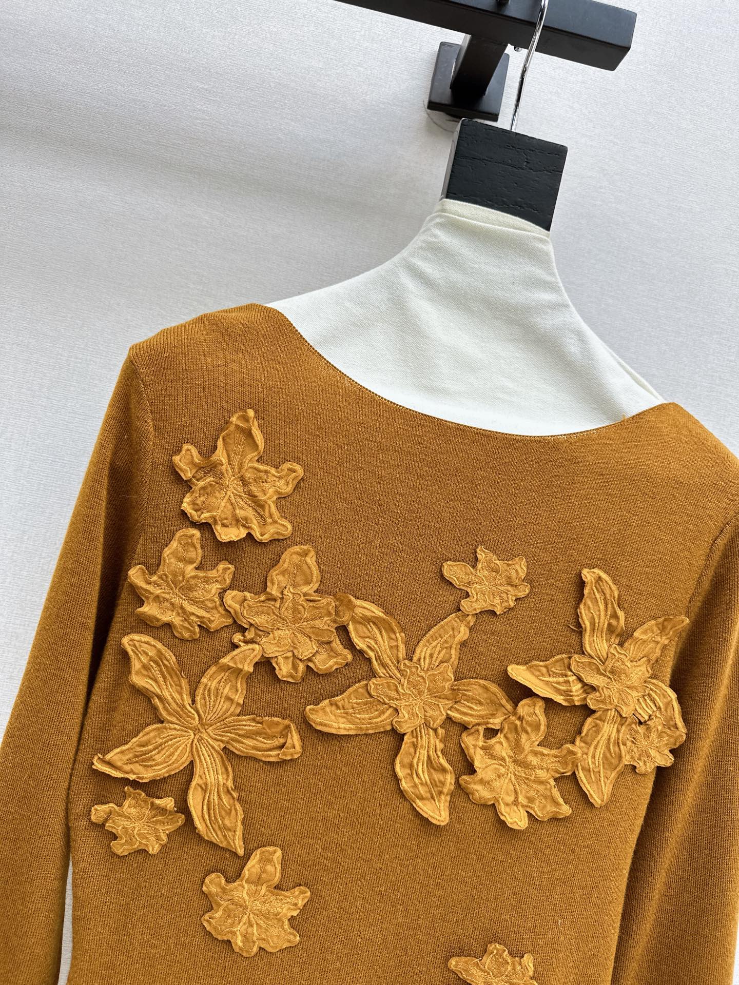 ES 26fw lace embroidery knit sweater