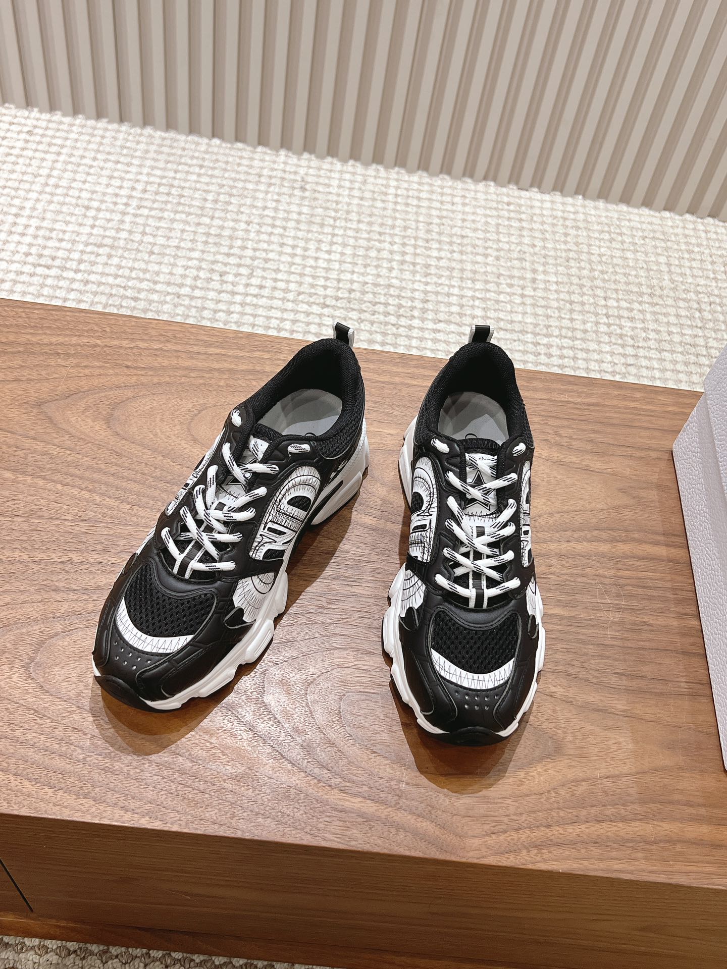 D chrono sneaker