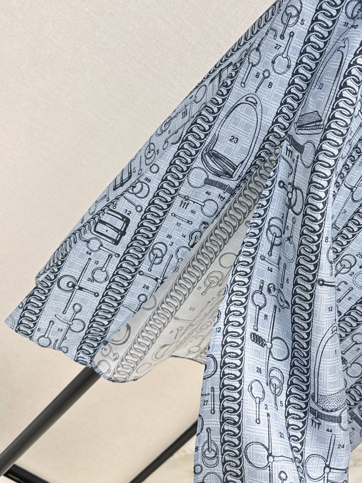 Her 26fw print silk pleated skirt