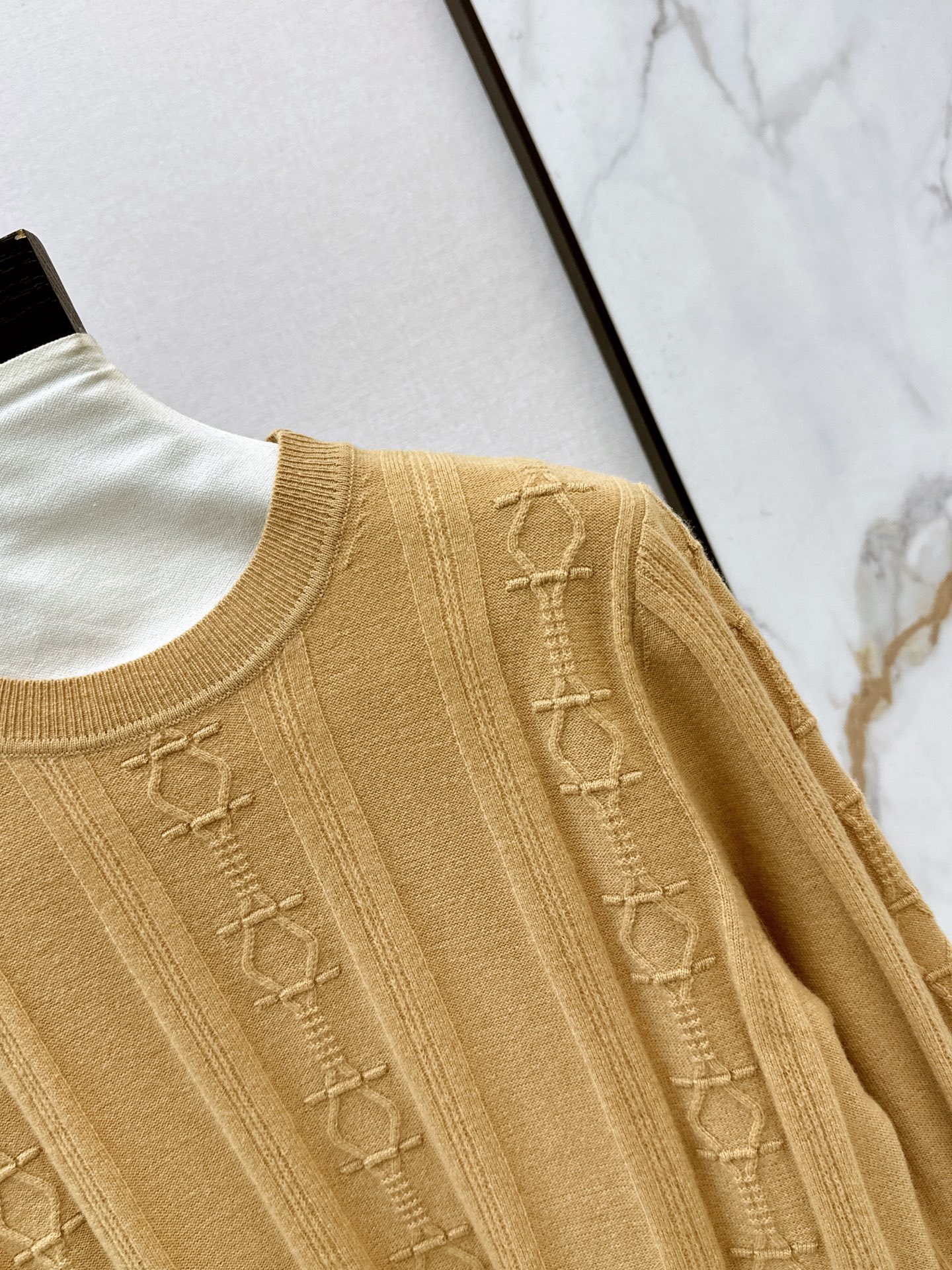Her 26fw cable sweater