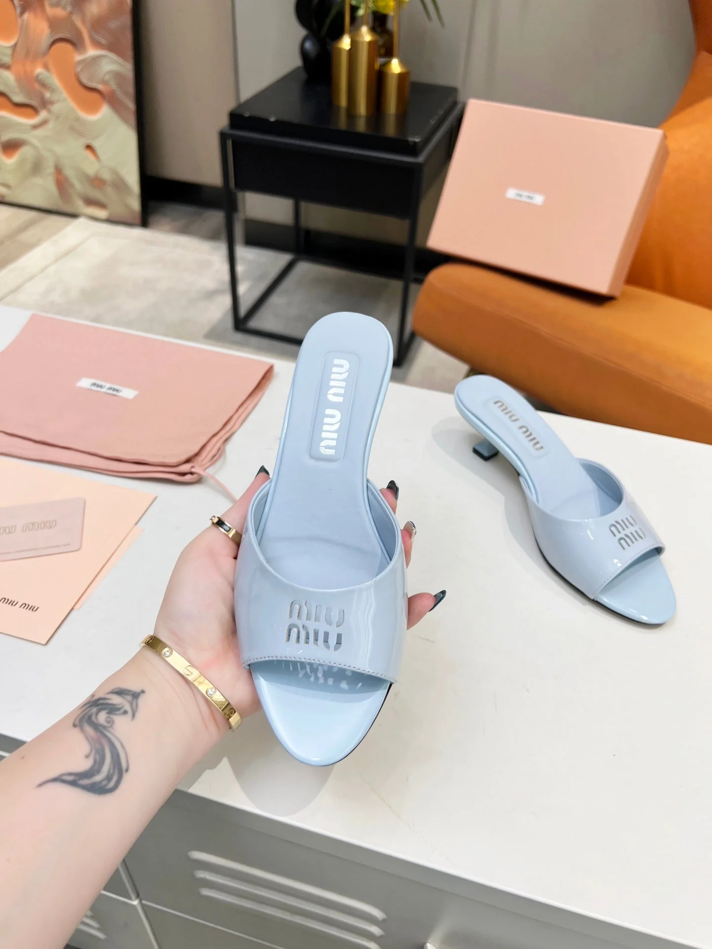MI leather slippers