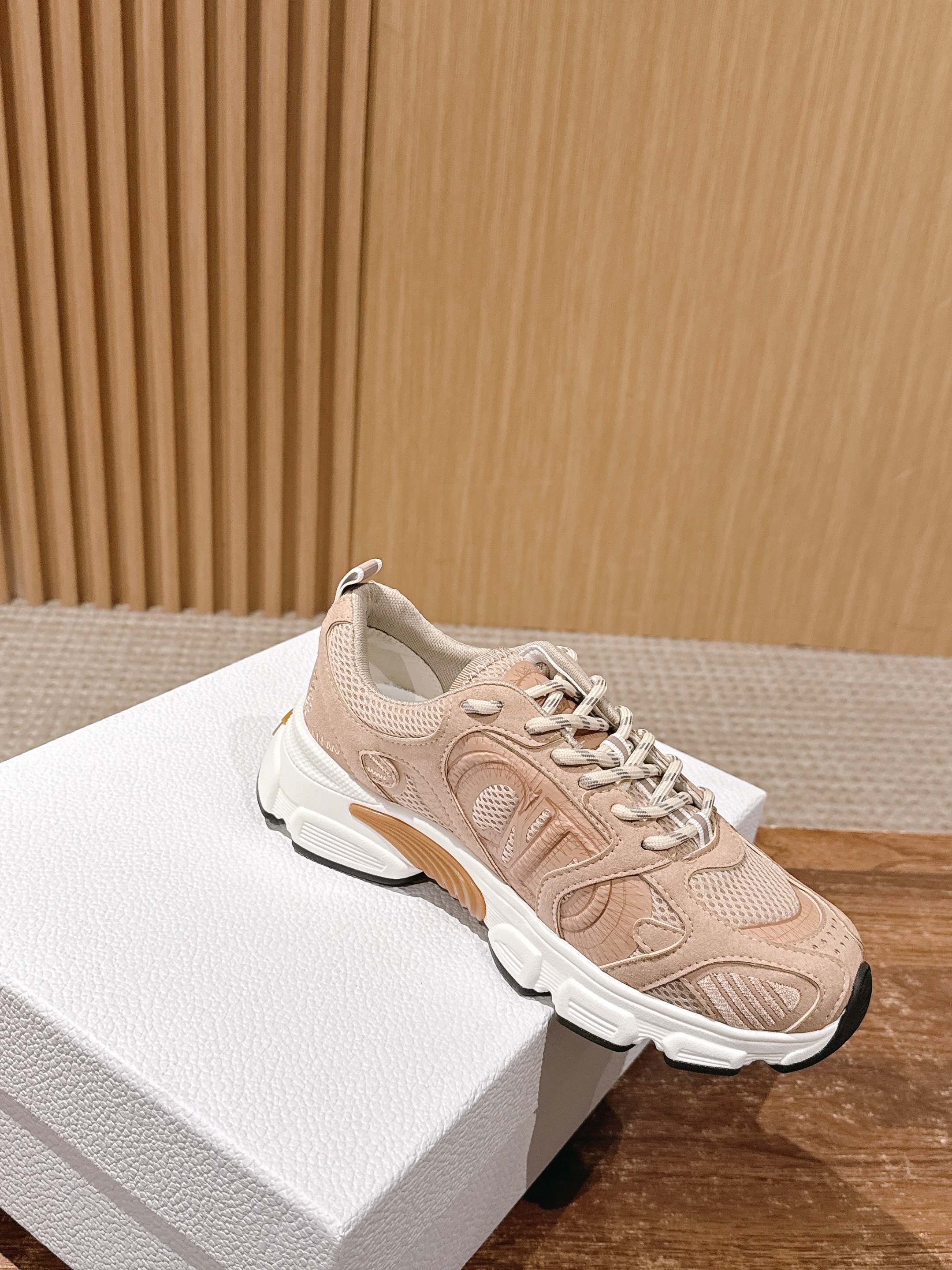 Dio 25fw clunky sneaker