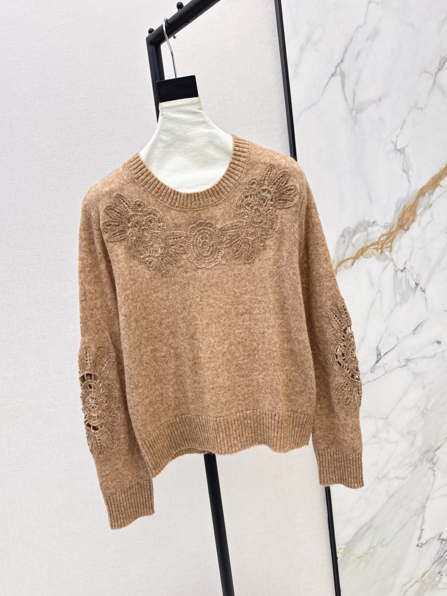Brun 26fw hollow contract knit sweater