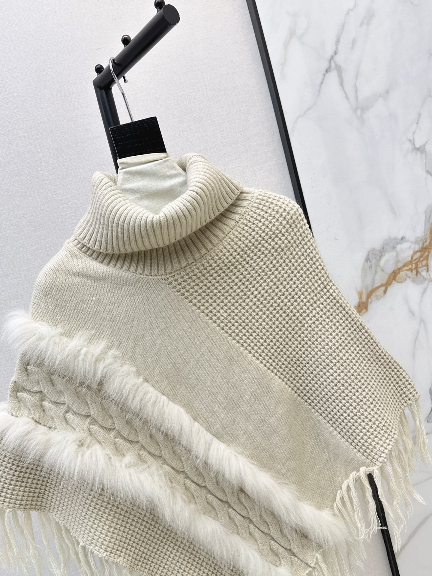 Fen 26fw fur-trim cape jacket