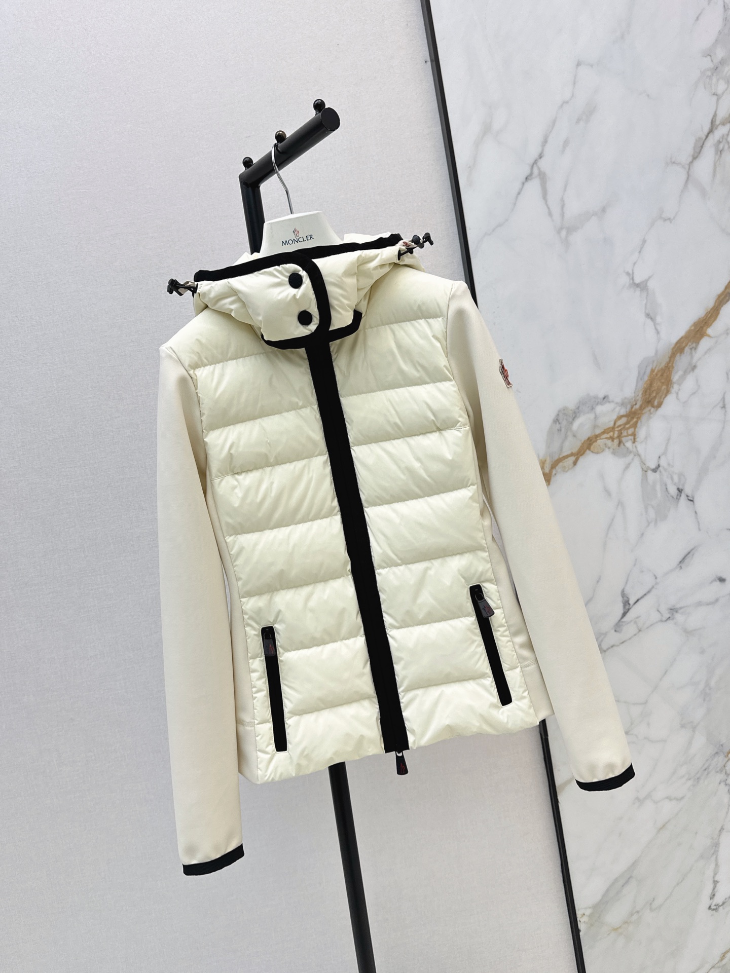Monc 26fw hooded down ski jacket