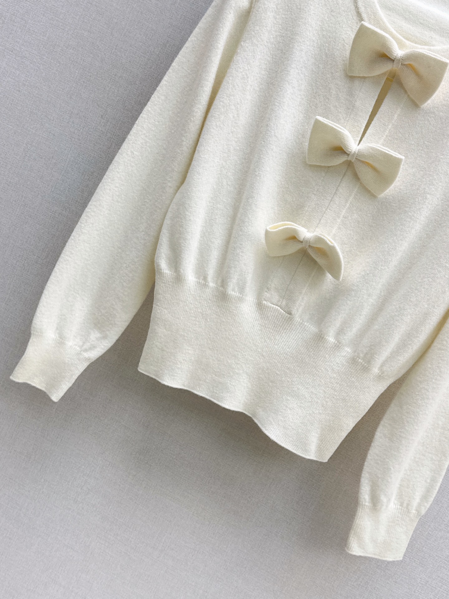Chan 26fw 3d bow sweater