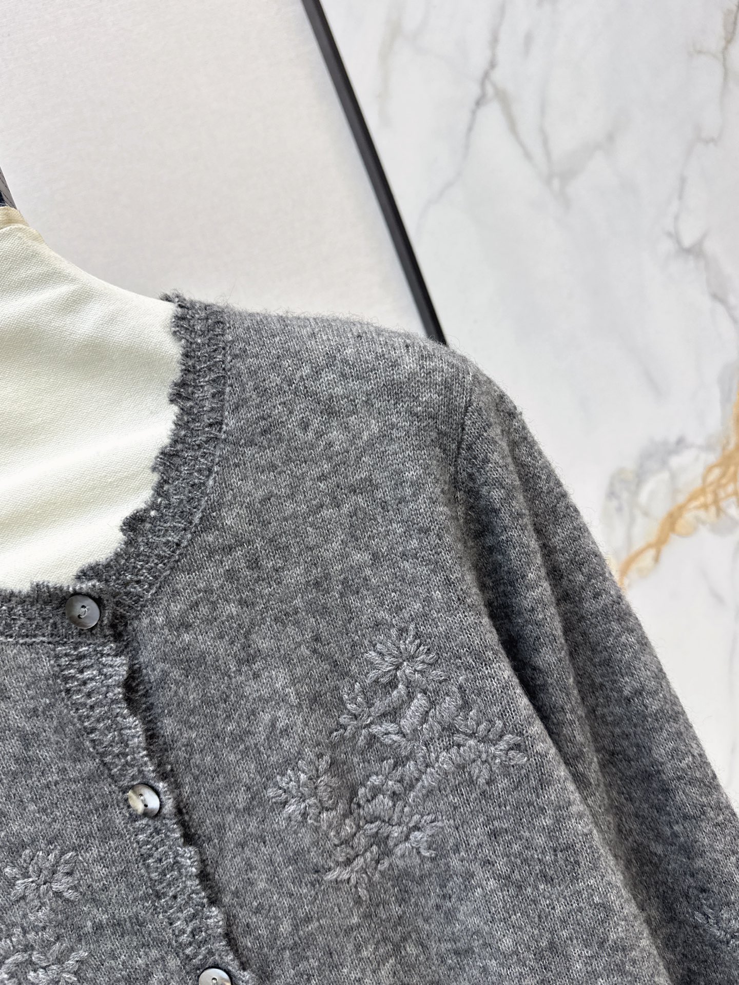 ES 26fw embroidery knit cardigan