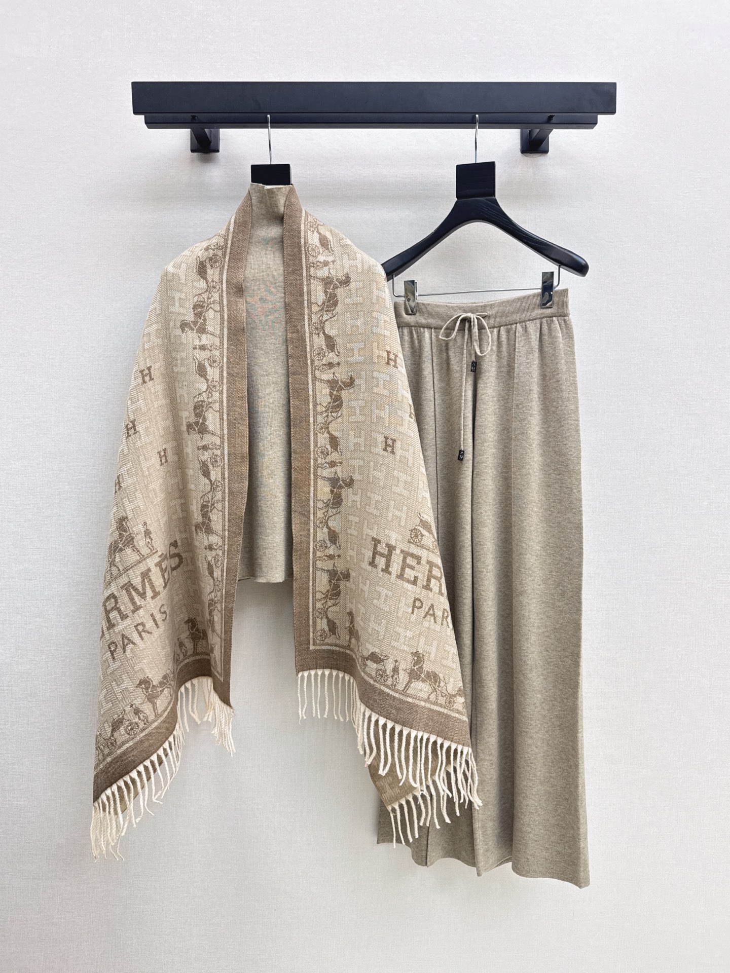 Her 26fw knit shawls basic tee pants sets