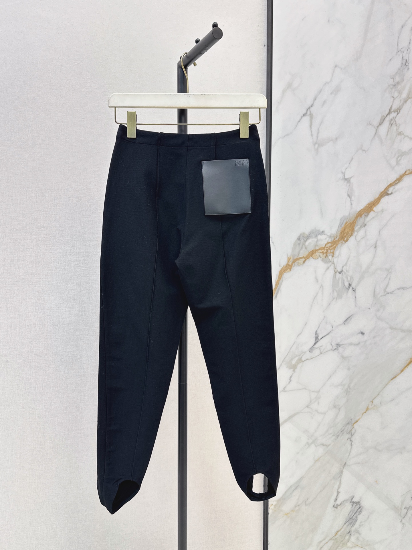 Loe 26fw stirrup pants