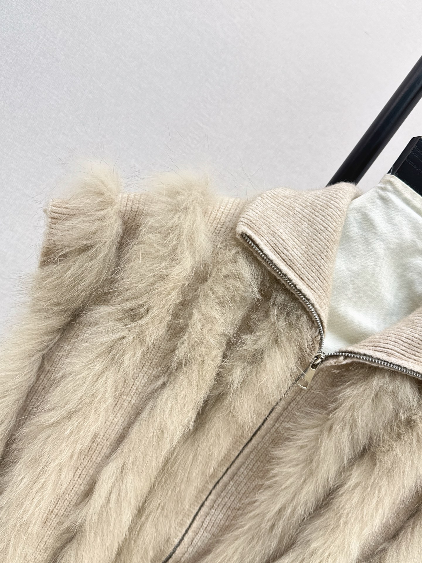 Fen 26fw fur-trim knit vest