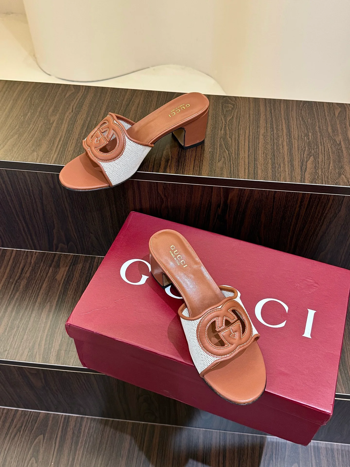 Gucc 25fw slide sandals