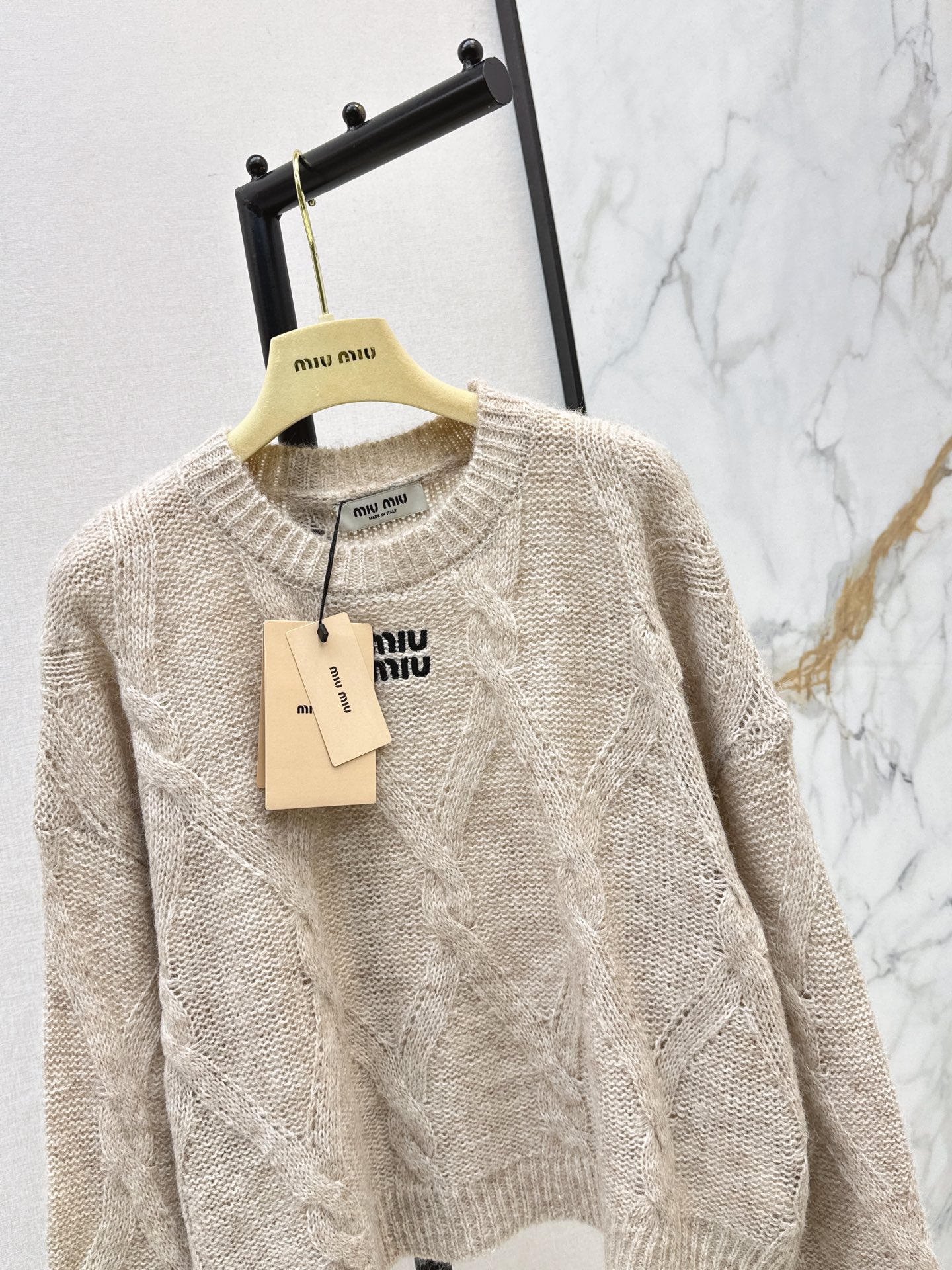 Miu 26fw letter embroidery sweater