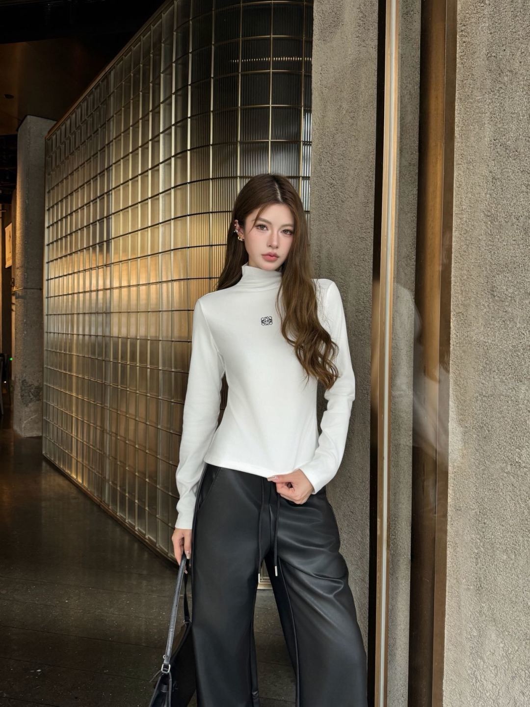 Loe 26fw high neck basic tee