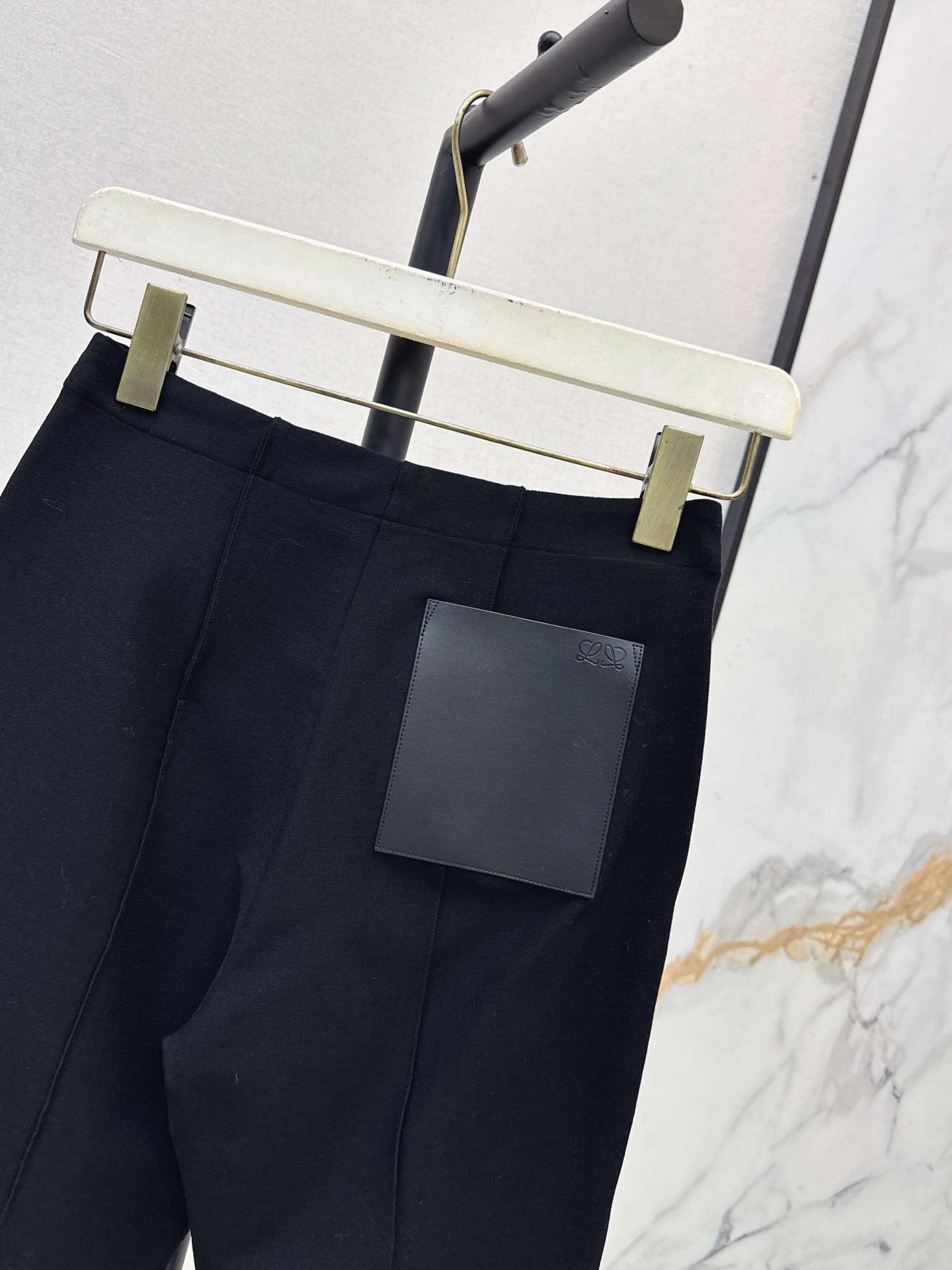 Loe 26fw stirrup pants