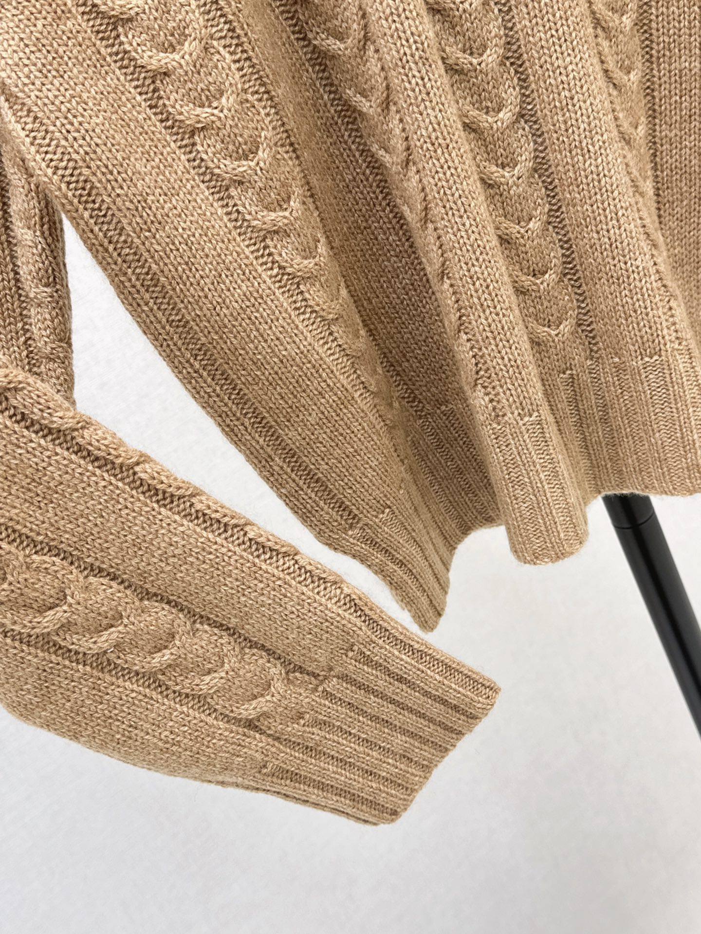 Loe 26fw cashmere sweater