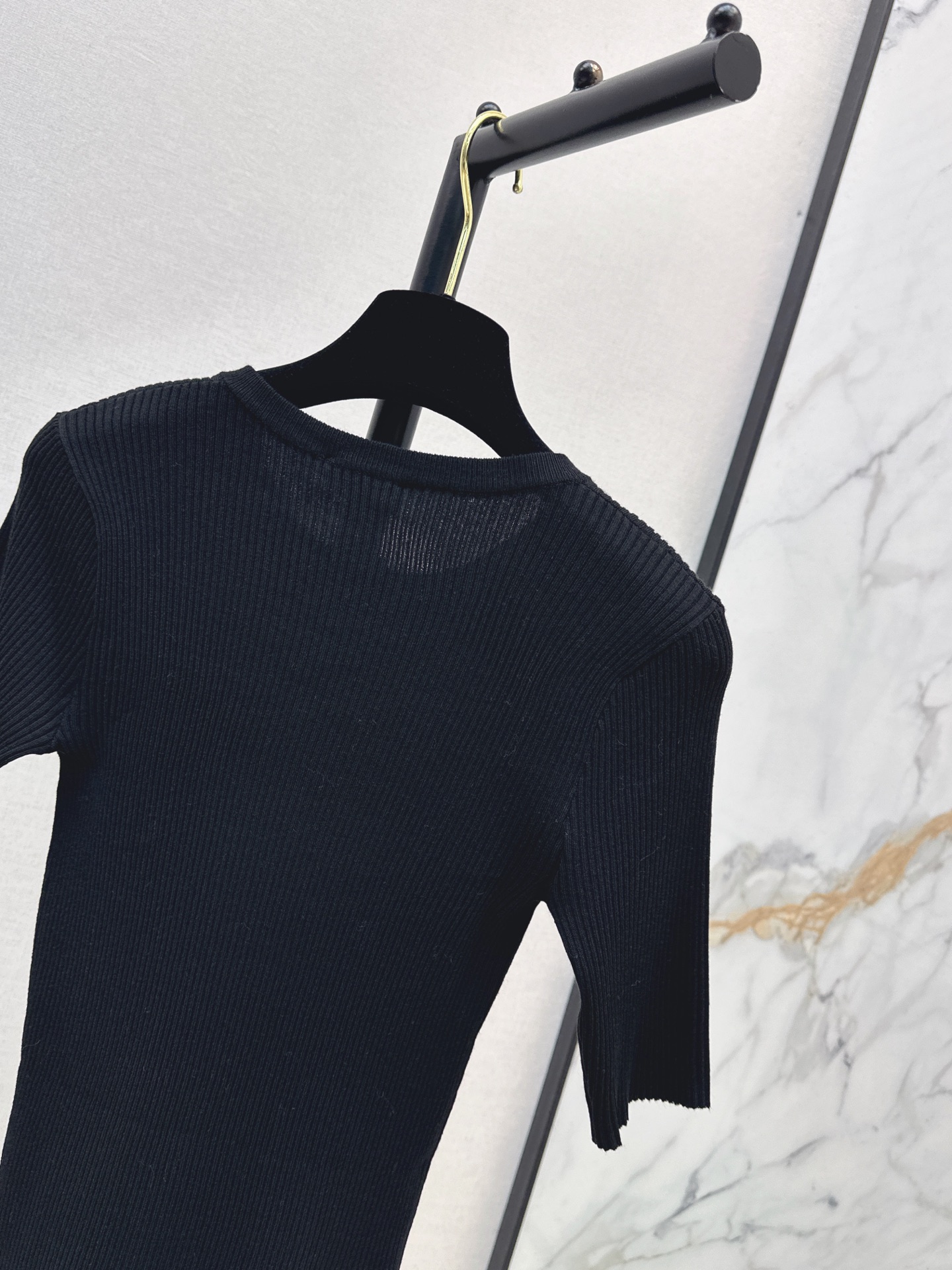 Chan 26fw pearl buttons knit top