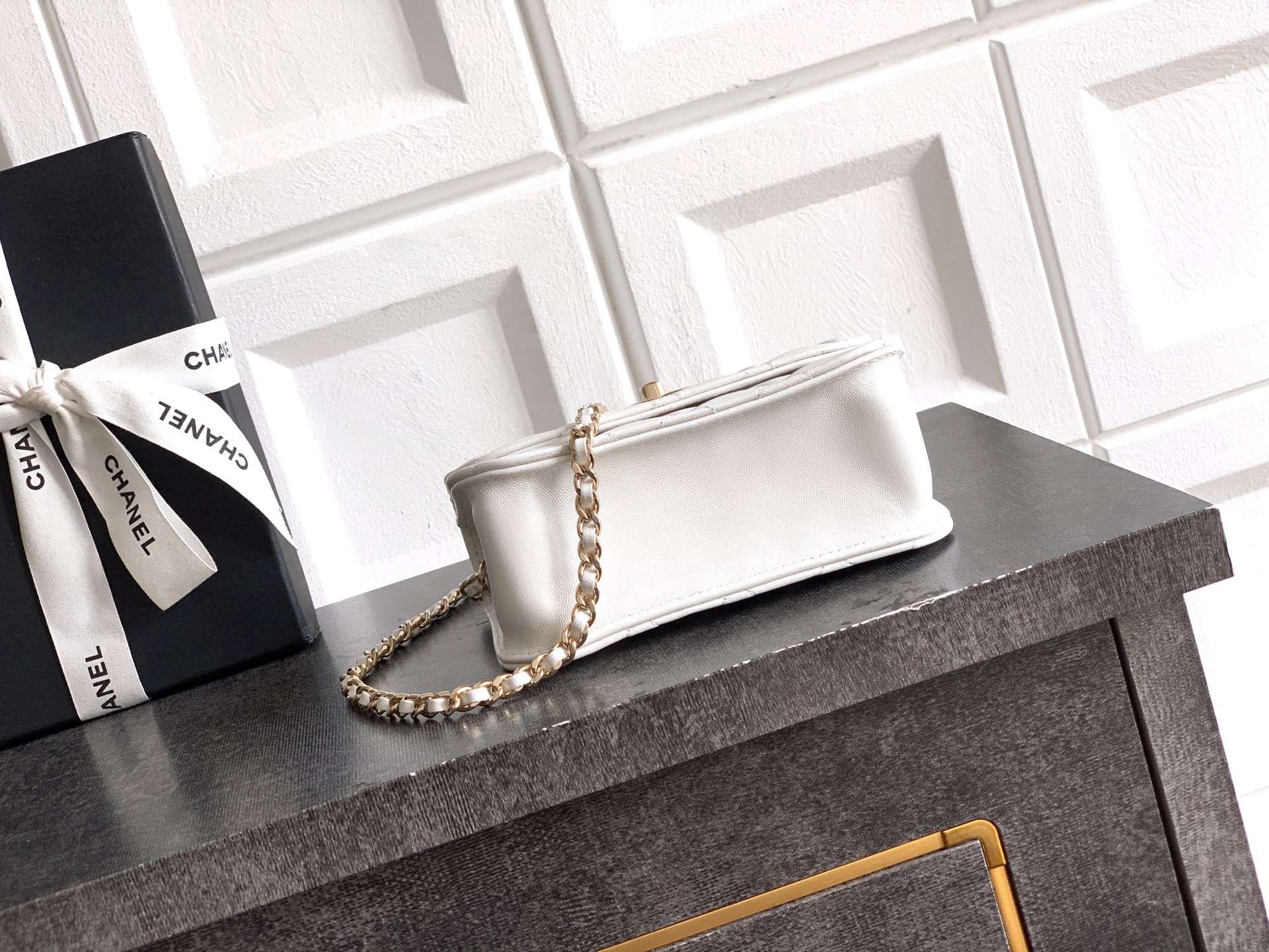 Chan 26C flap bag white
