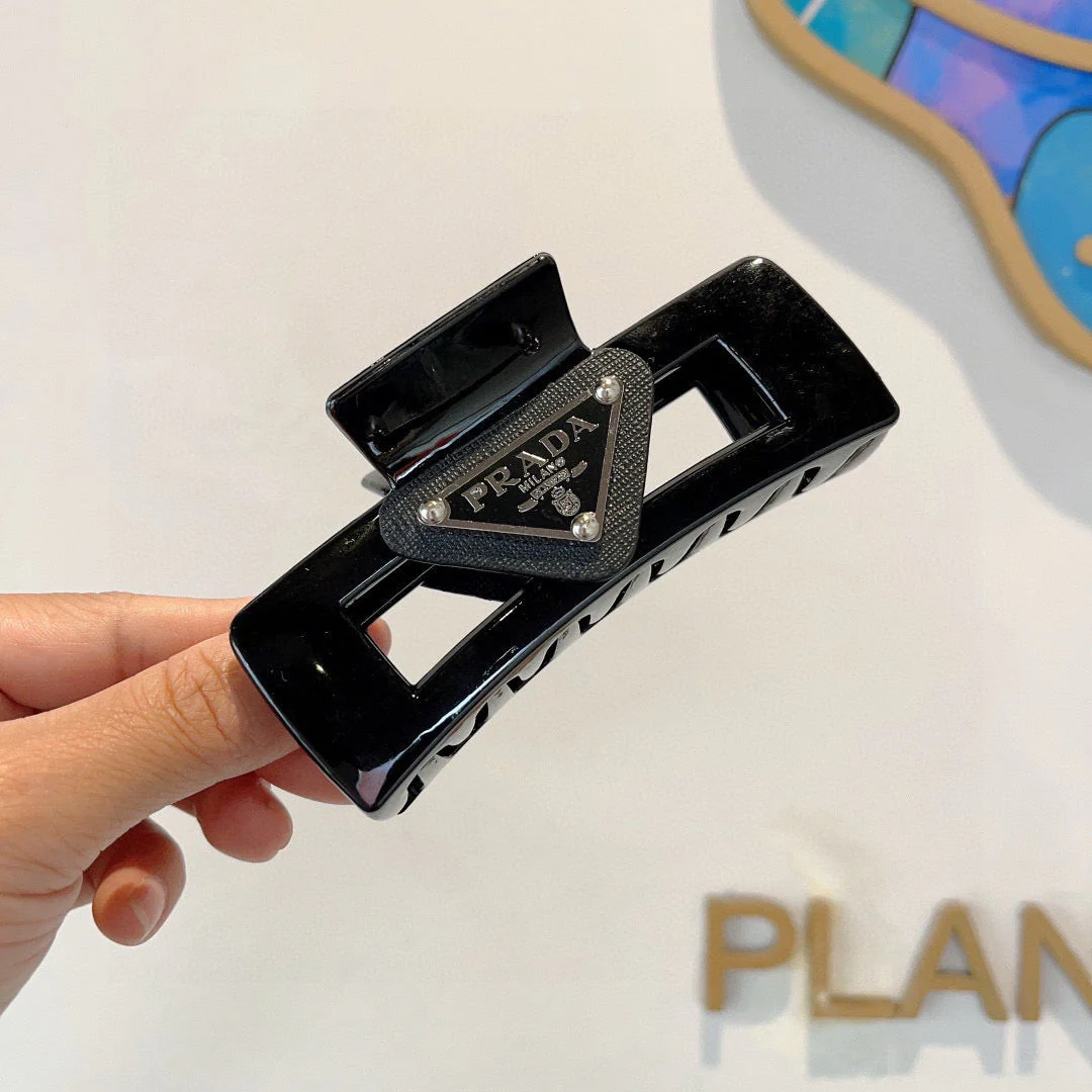 P hair clips