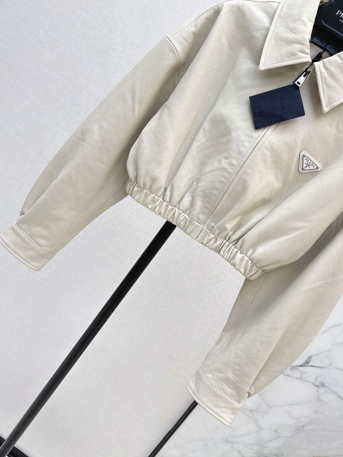 Pra 26fw cropped leather jacket