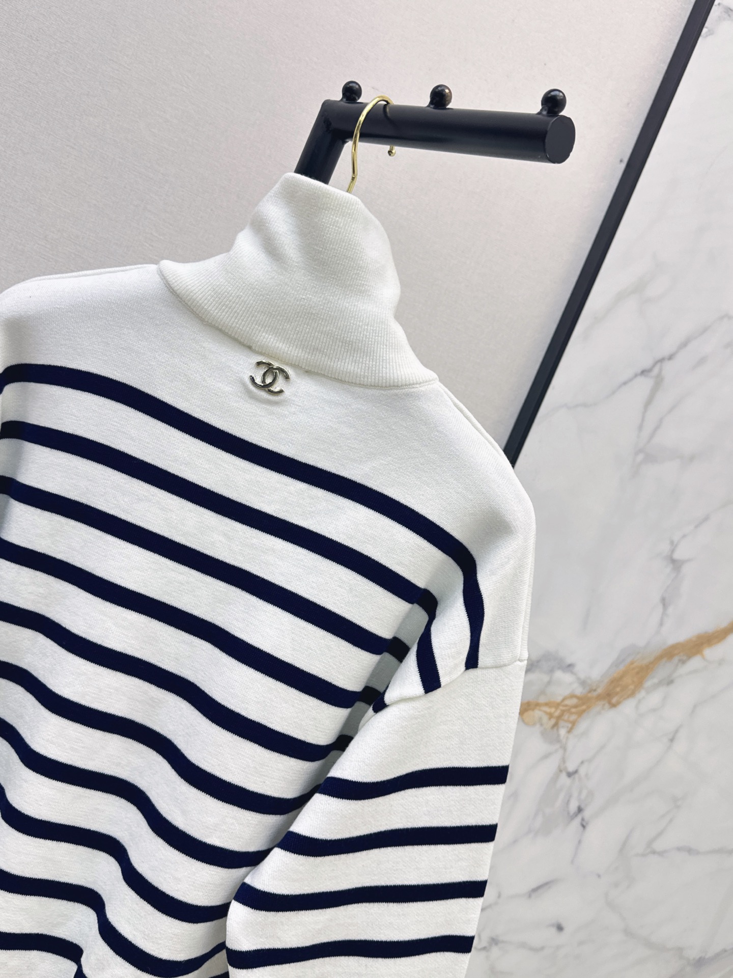 Chan 26fw stripe zip-up knit sweater