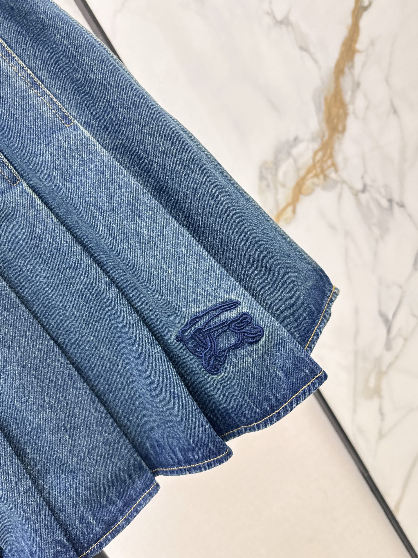 Bur 26fw pleated denim skirt