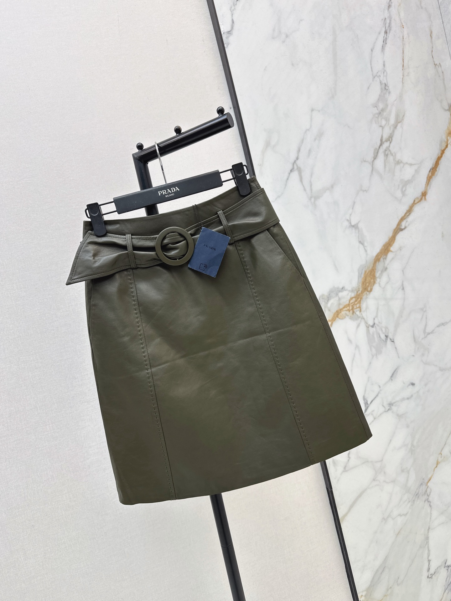 Pra 26fw leather belted skirt