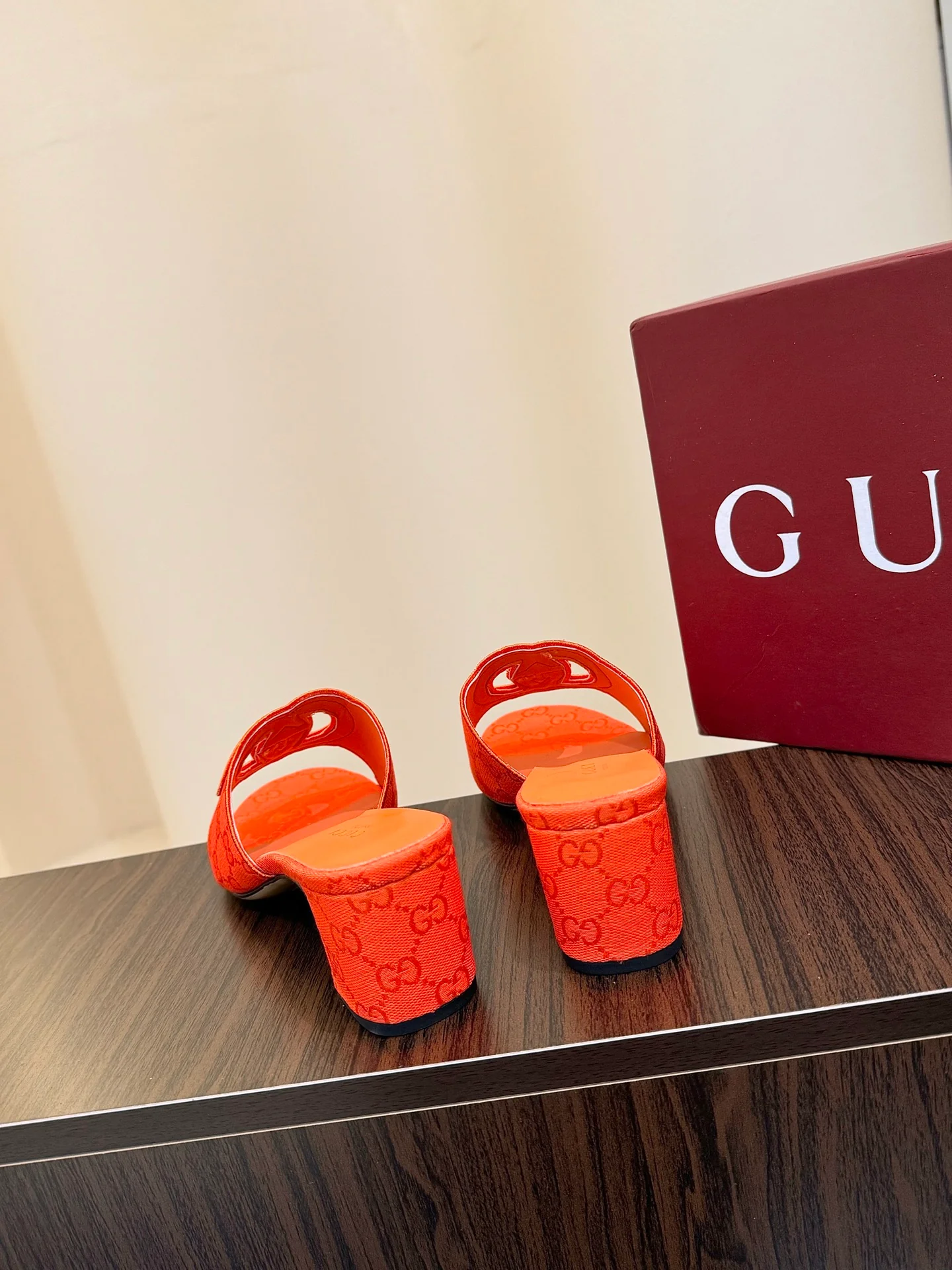 Gucc 25fw slide sandals
