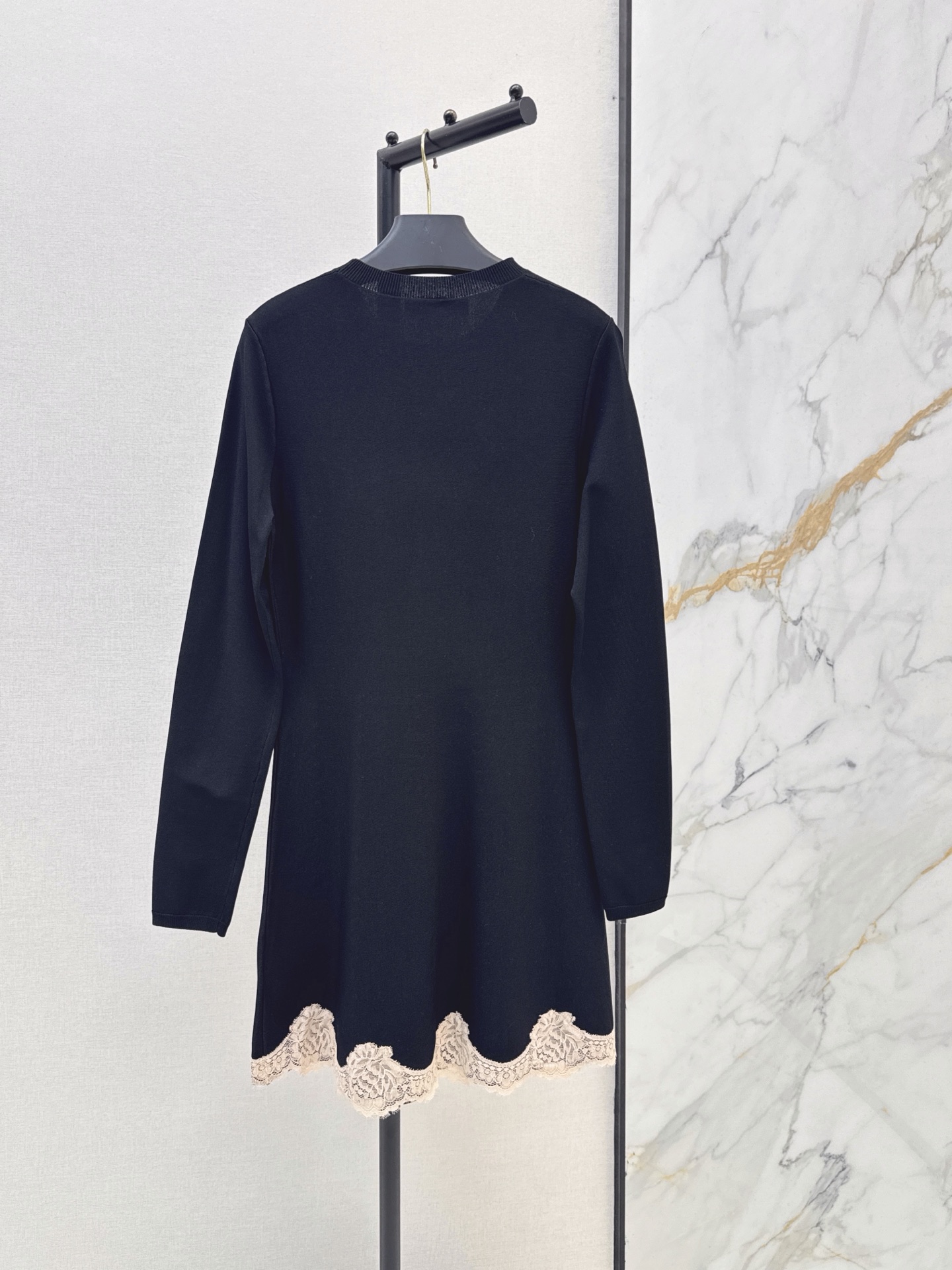 Valen 26fw lace contract knit dress