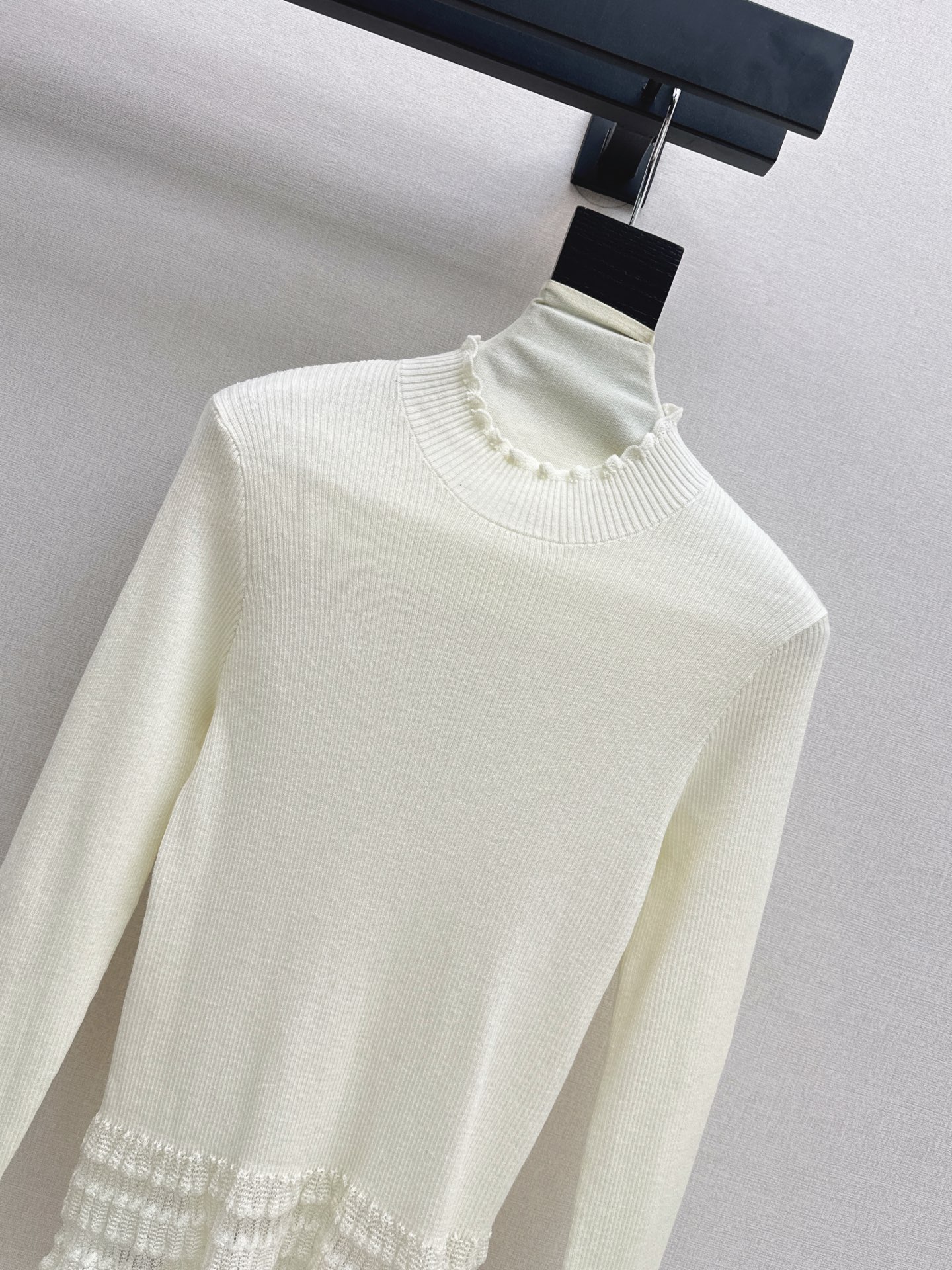 ES 26fw ruffle basic tee