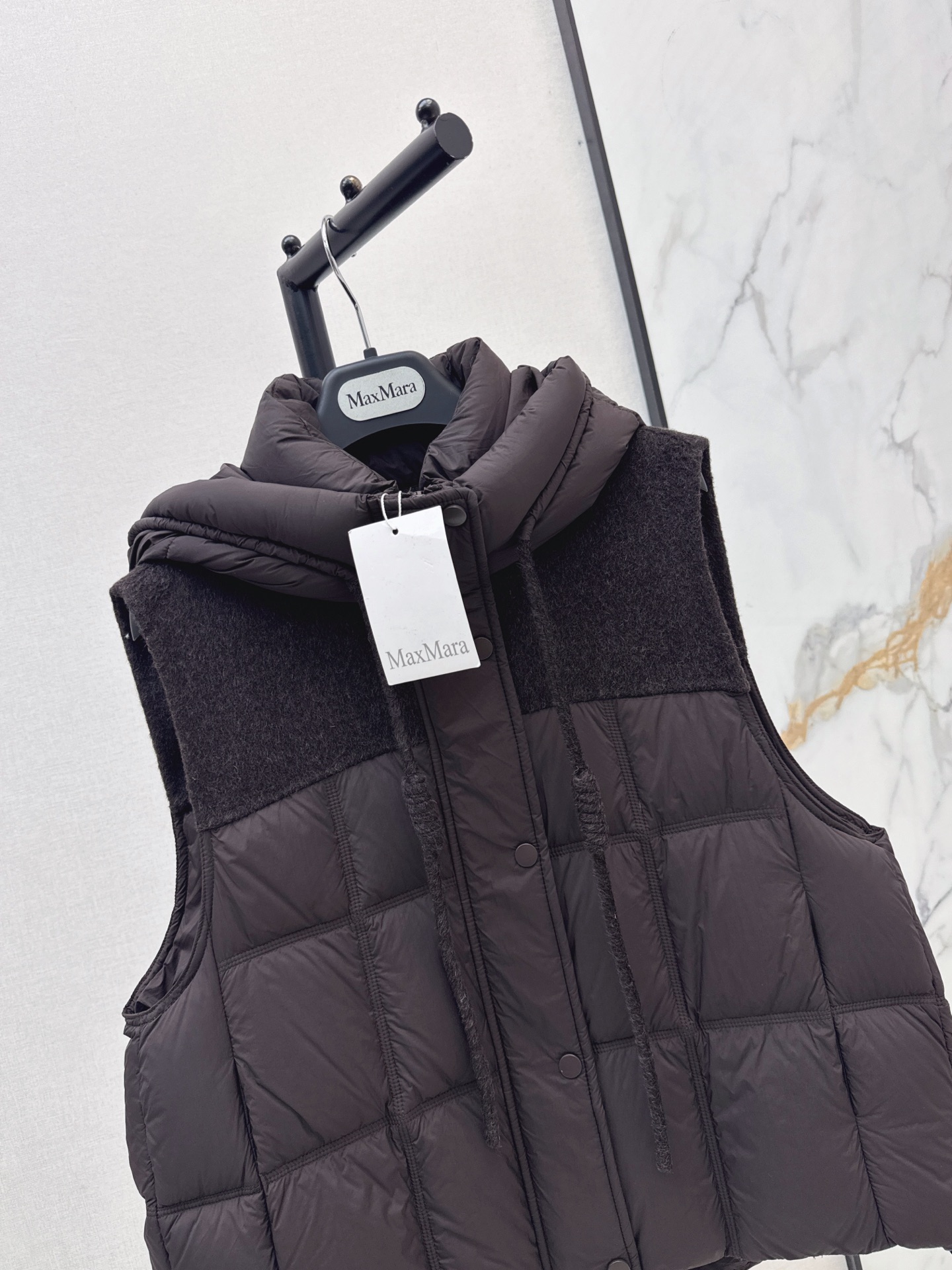 Max 26fw knit contract hooded down vest