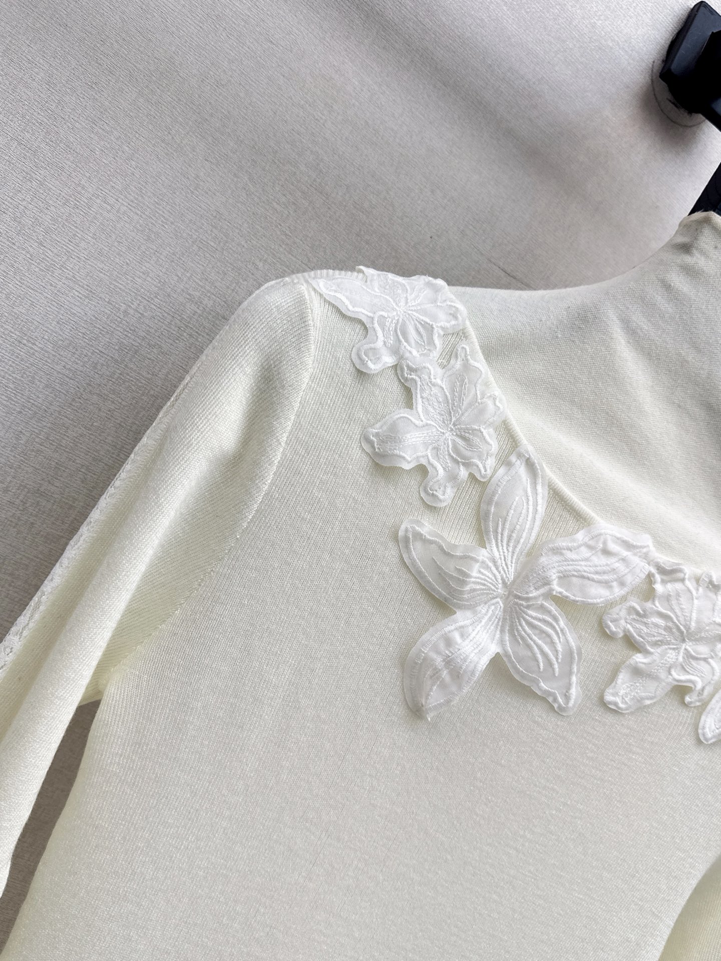 ES 26fw lace embroidery knit basic tee