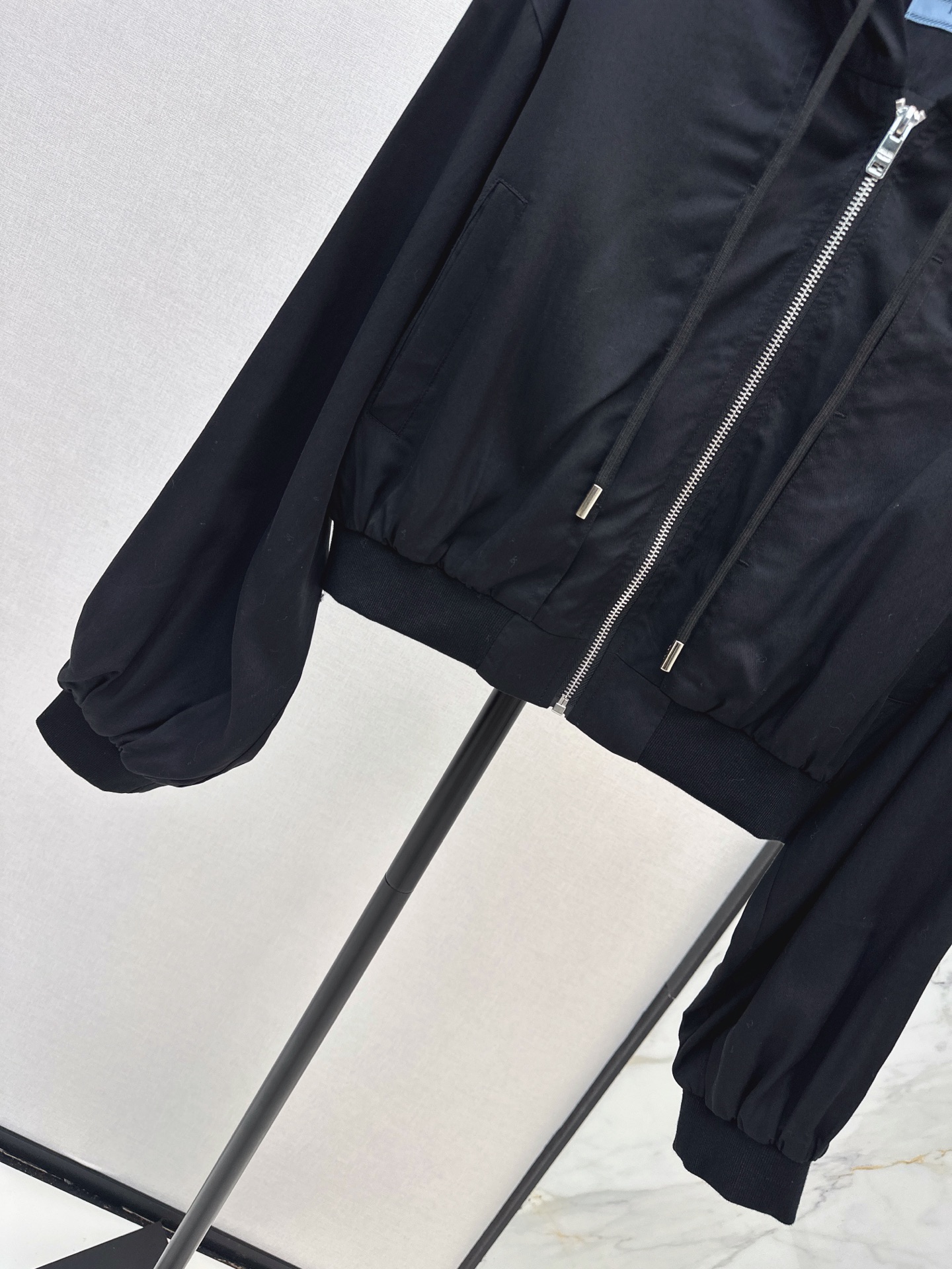 Pra 26fw cropped hooded jacket