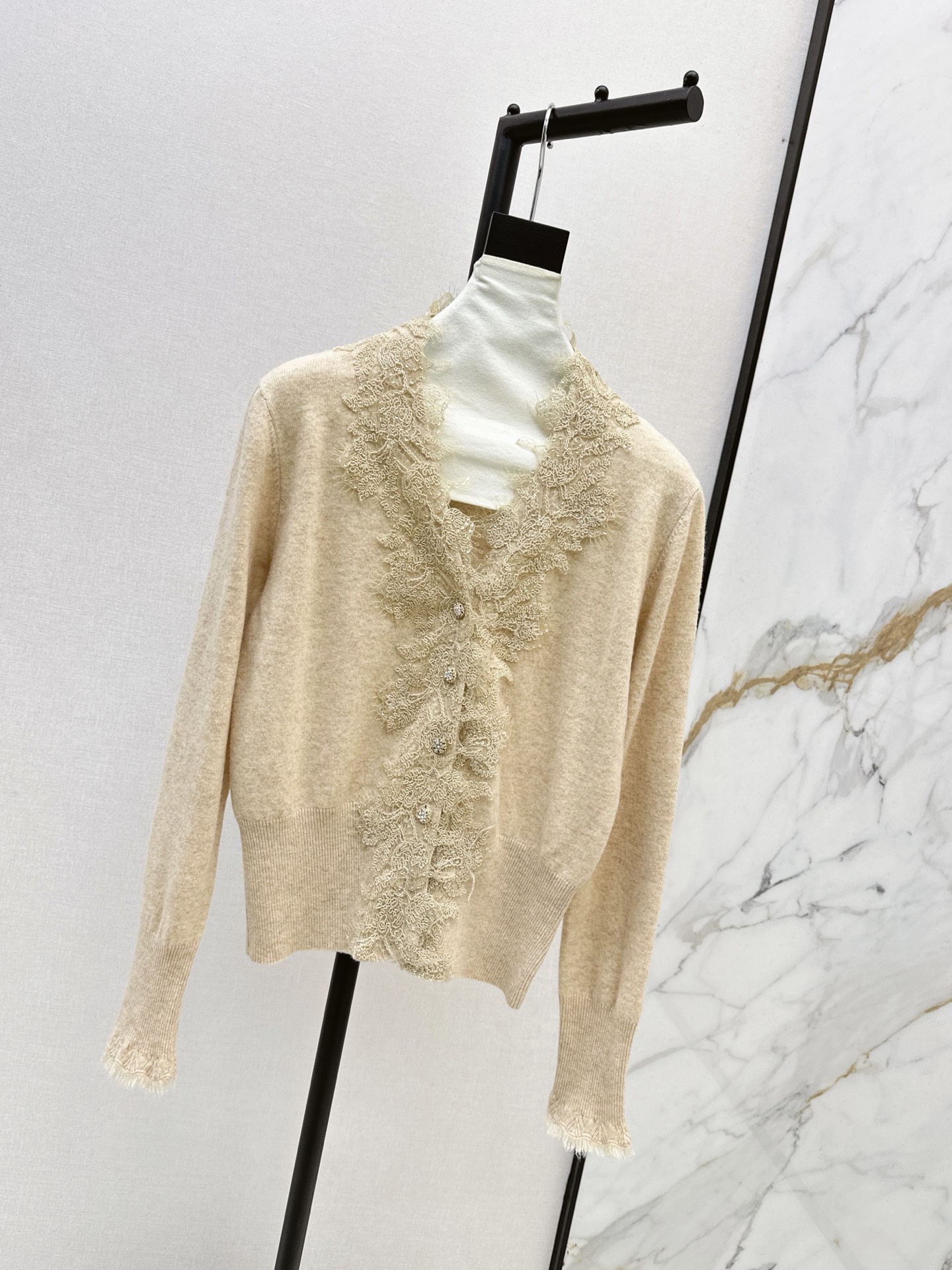 Miu 26fw lace contract knit cardigan